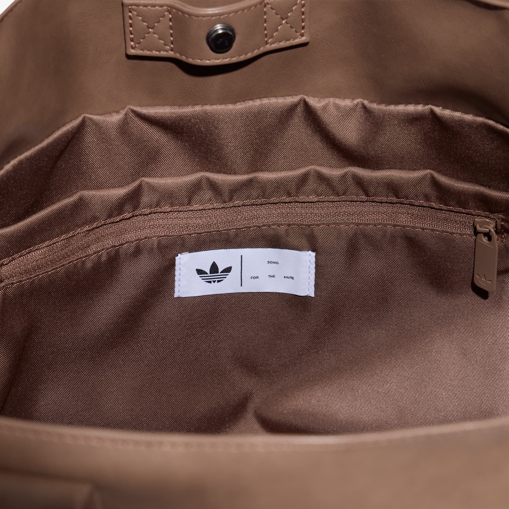 adidas Originals Чанта x Song For The Mute Shoulder Bag 008 Preloved Brown