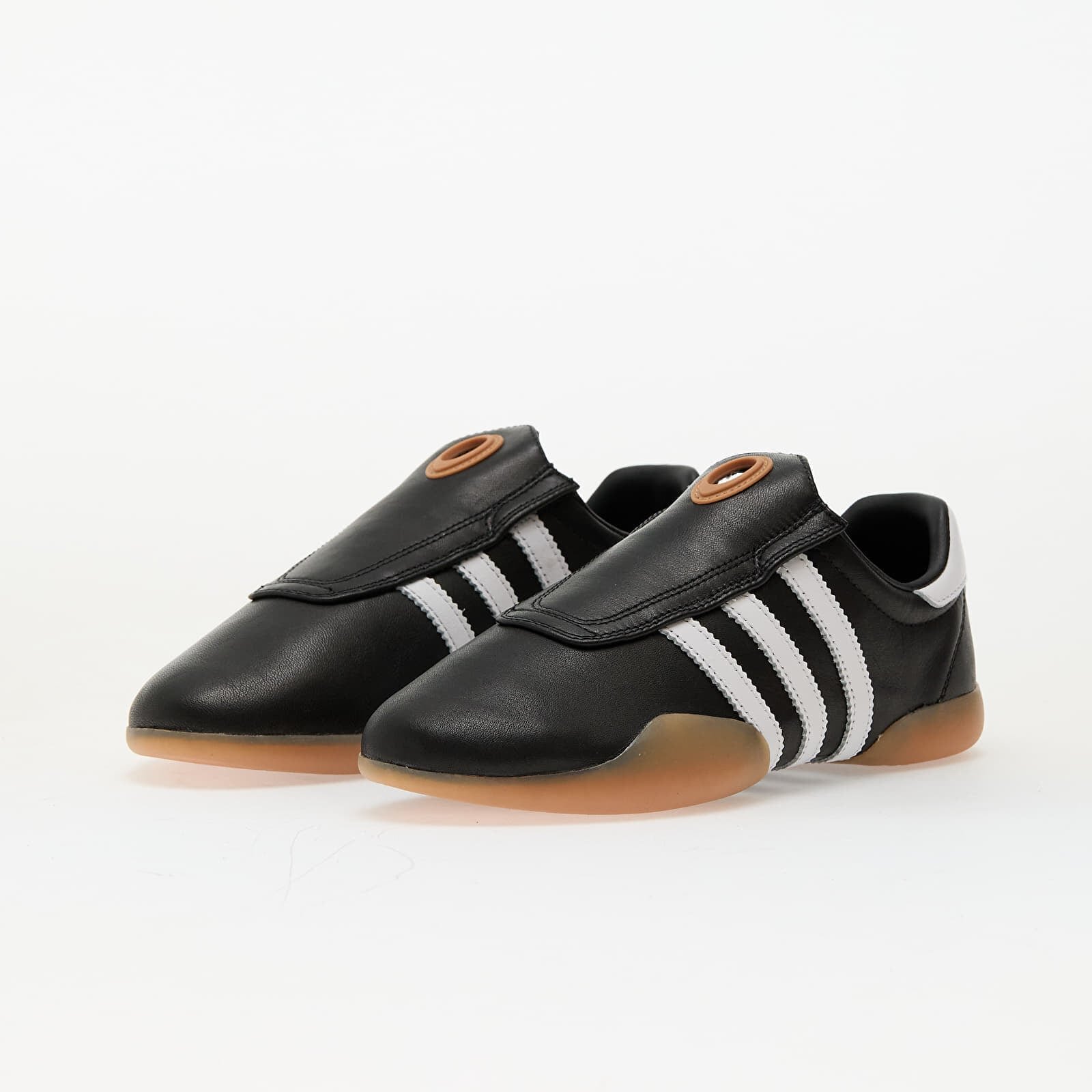 adidas Originals Сникърси adidas Taekwondo Me Core Black/ Ftw White/ Gum2