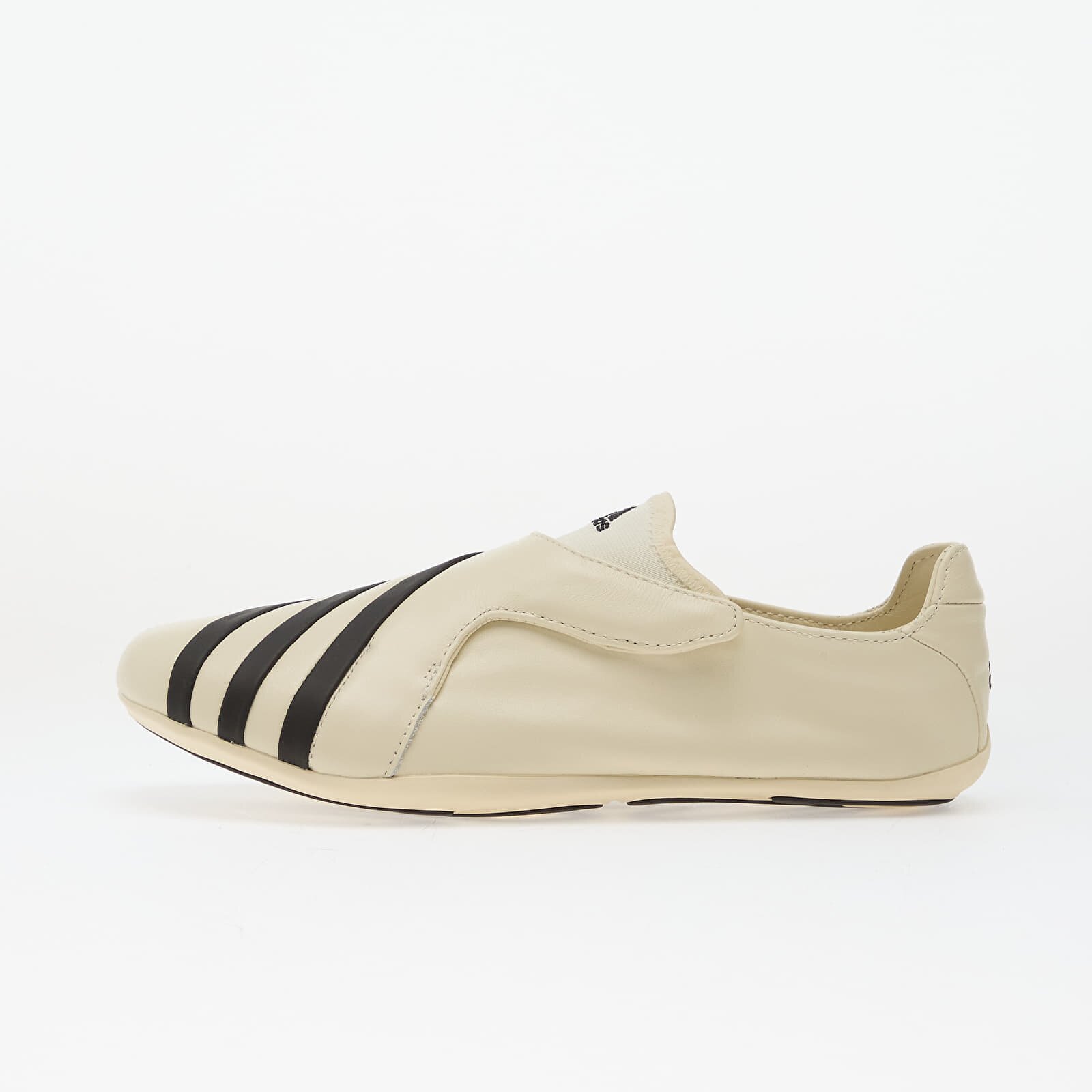 adidas Originals Сникърси adidas Virginia Vario Flat Earther By Pharrell Chalk White/ Core Black/ Chalk White