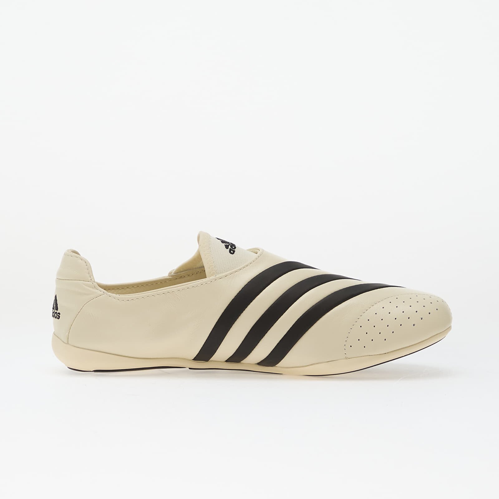 adidas Originals Сникърси adidas Virginia Vario Flat Earther By Pharrell Chalk White/ Core Black/ Chalk White