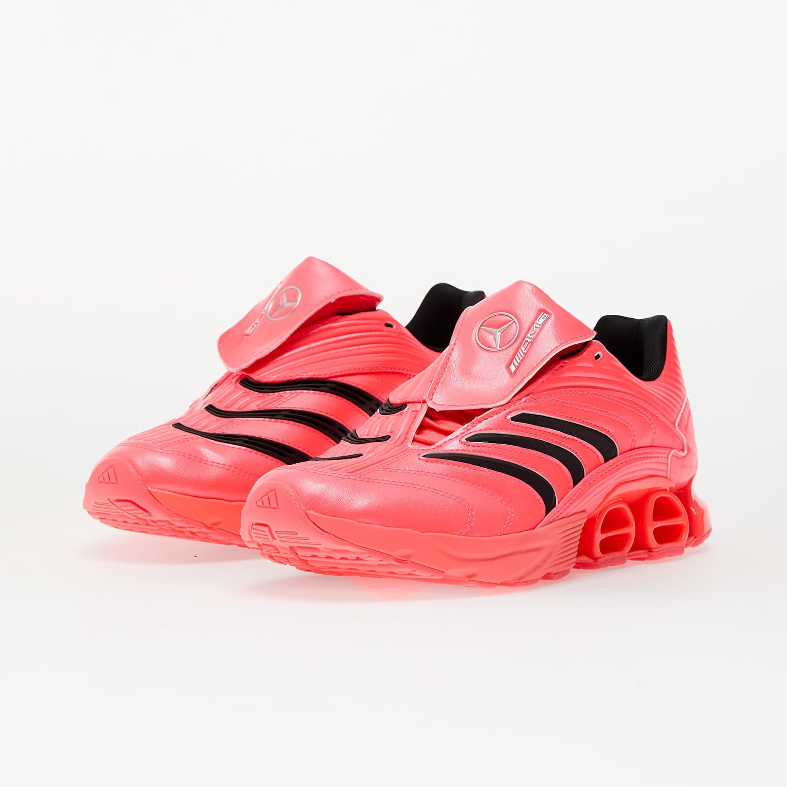 adidas Originals Сникърси adidas x Mercedes Amg Petronas Formula One Team Predator Megaride Turno/ Core Black/ Silver Metalic