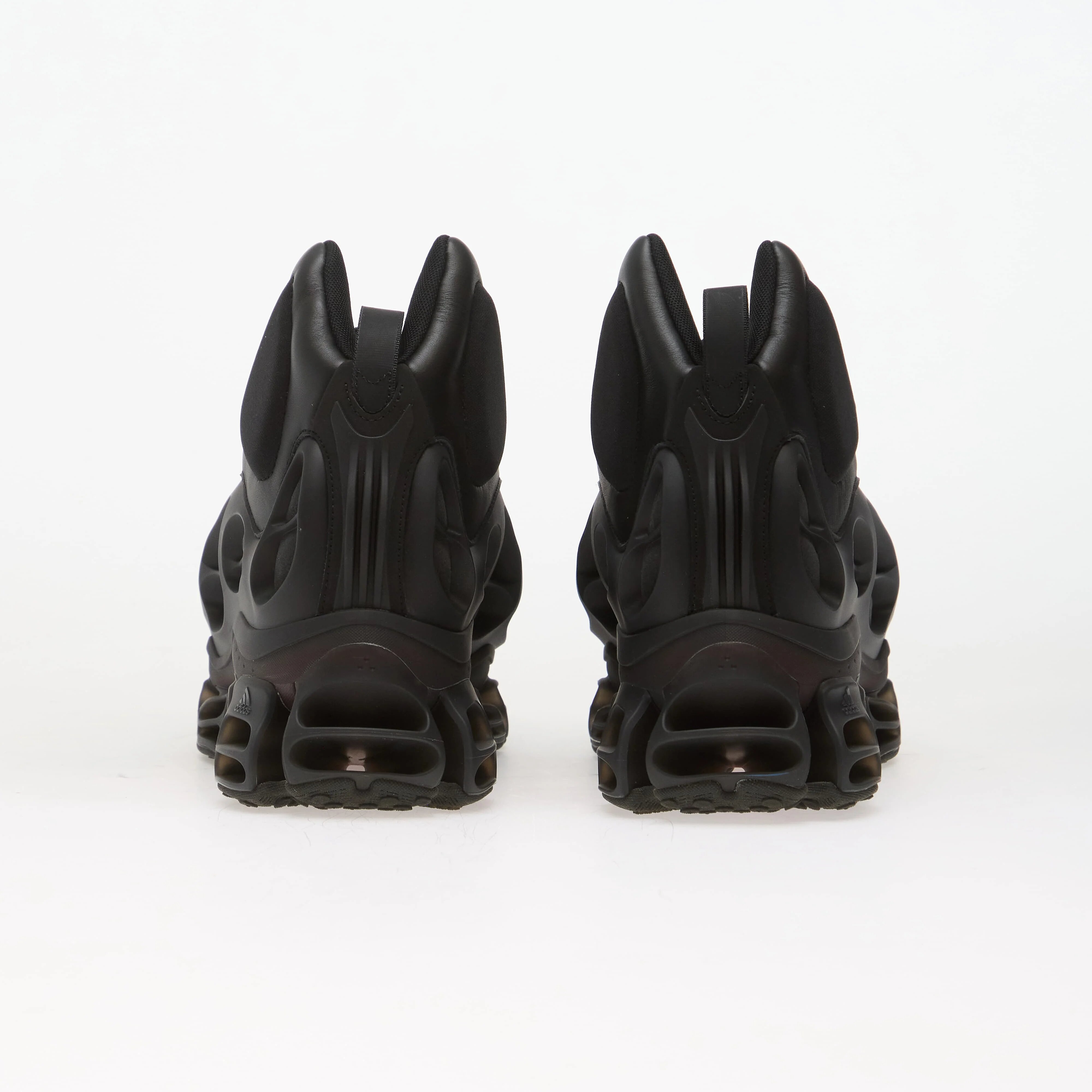adidas Originals Сникърси adidas x Willy Chavarria Megaride Wolf Core Black/ Core Black/ Better Scarlet