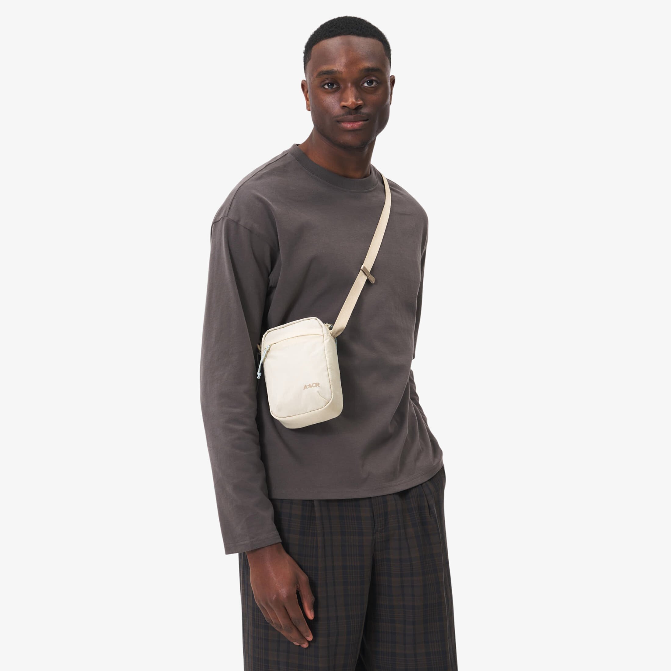 AEVOR Чанта Easy Ride Pouch Off-White 14 l