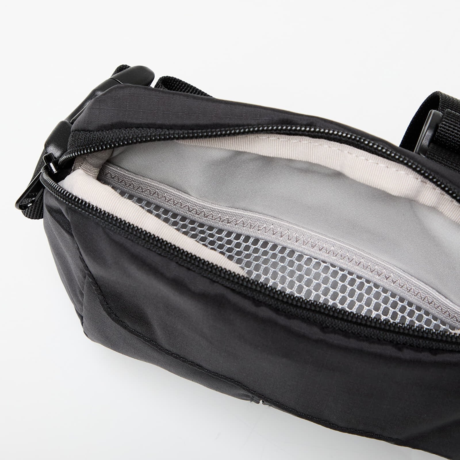 AEVOR Чантичка за кръста Frontpack Ripstop Black