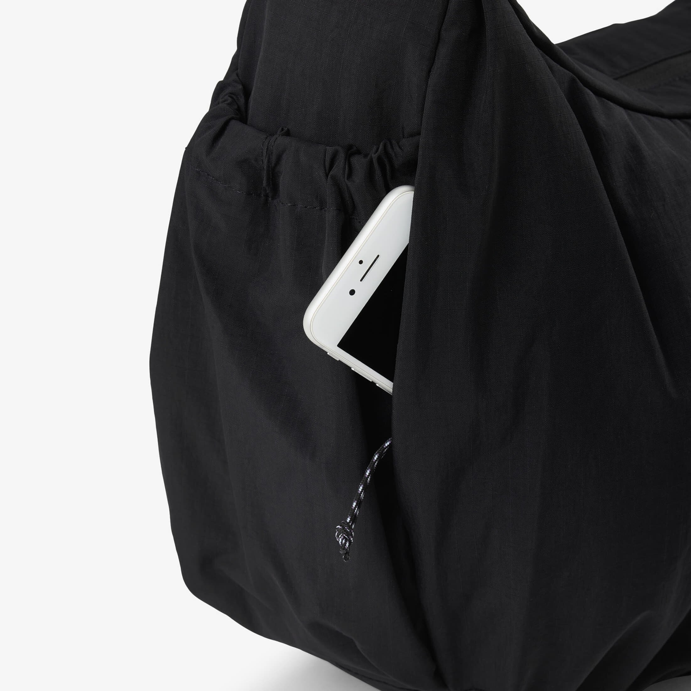 AEVOR Slouchy Bag Black