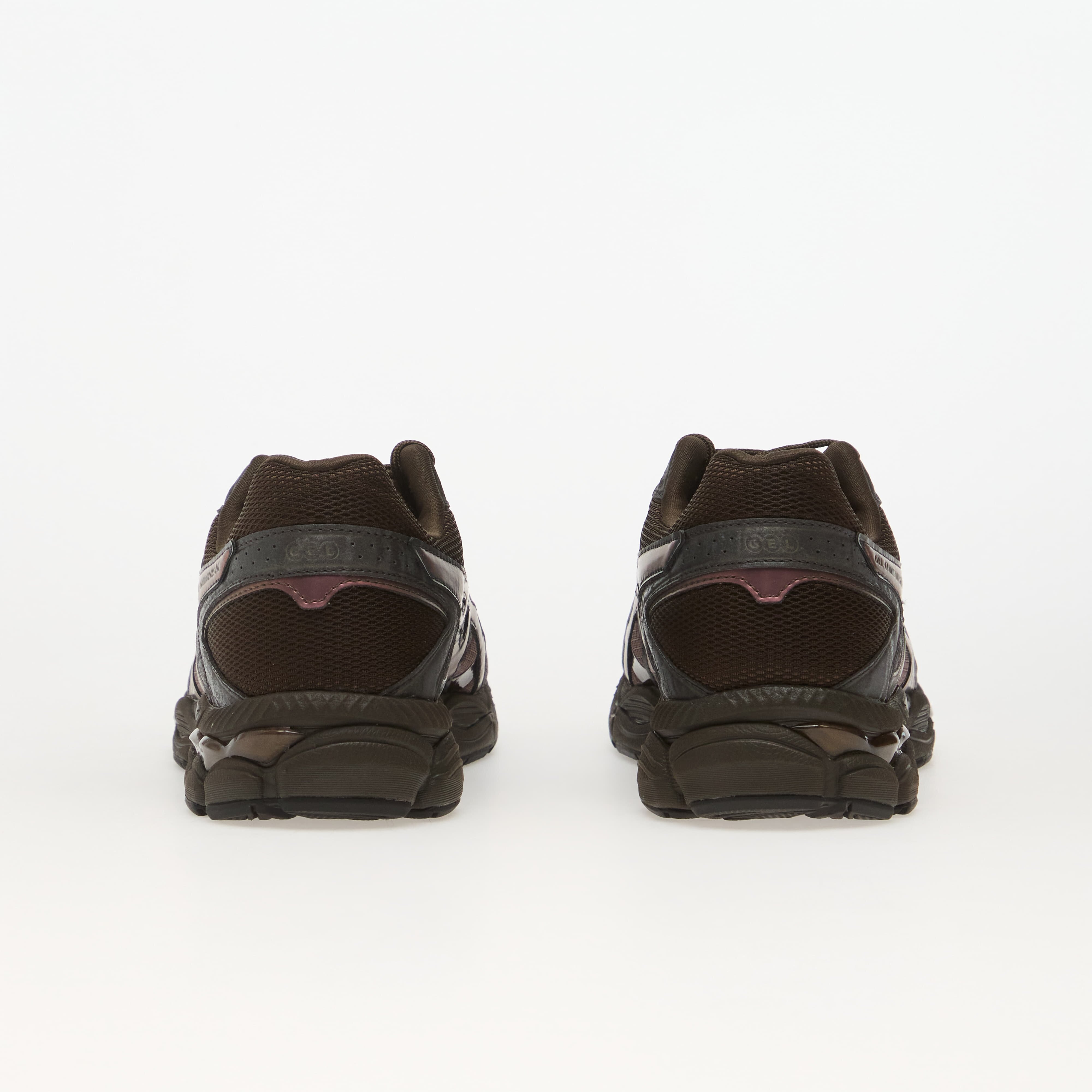 Asics Сникърси Gel-Cumulus 16 Cocoa Powder/ Black