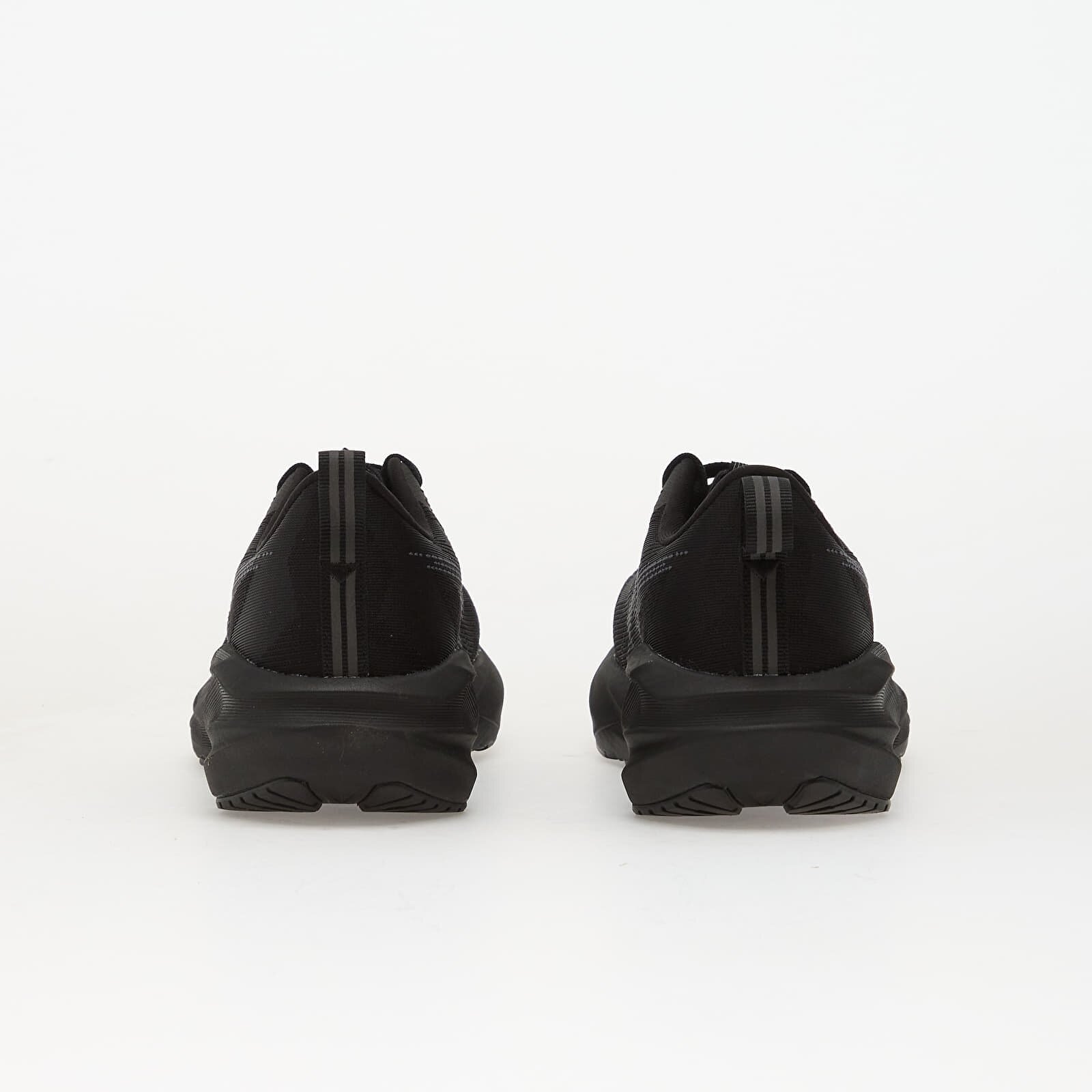 Asics Сникърси Novablast 5 Black/ Carrier Grey