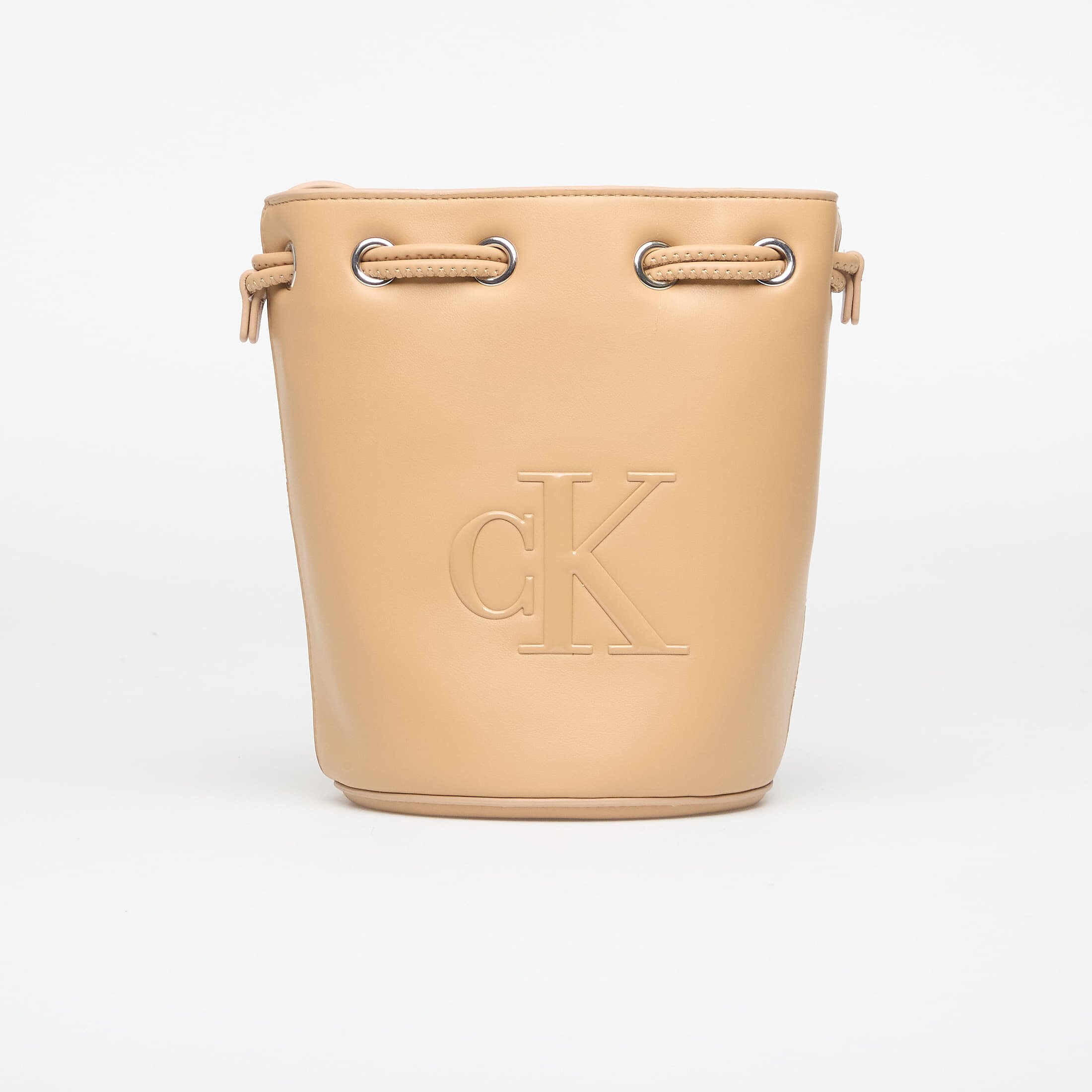 Calvin Klein Чанта Bold Ck Small Bucket Bag Tannin