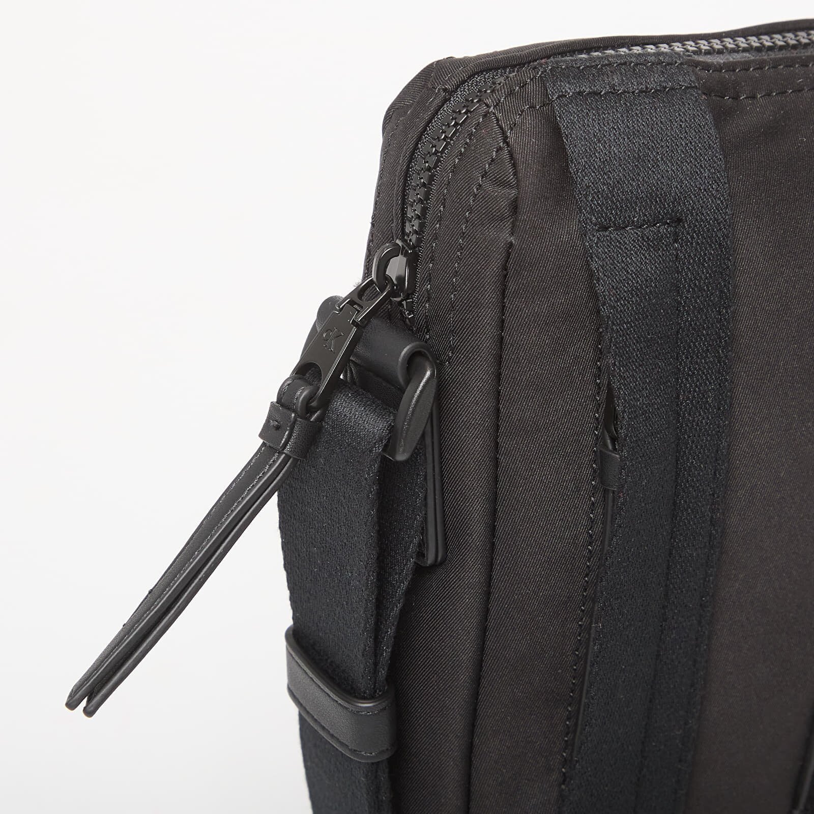 Calvin Klein Чанта Canvas Mix Reporter Black
