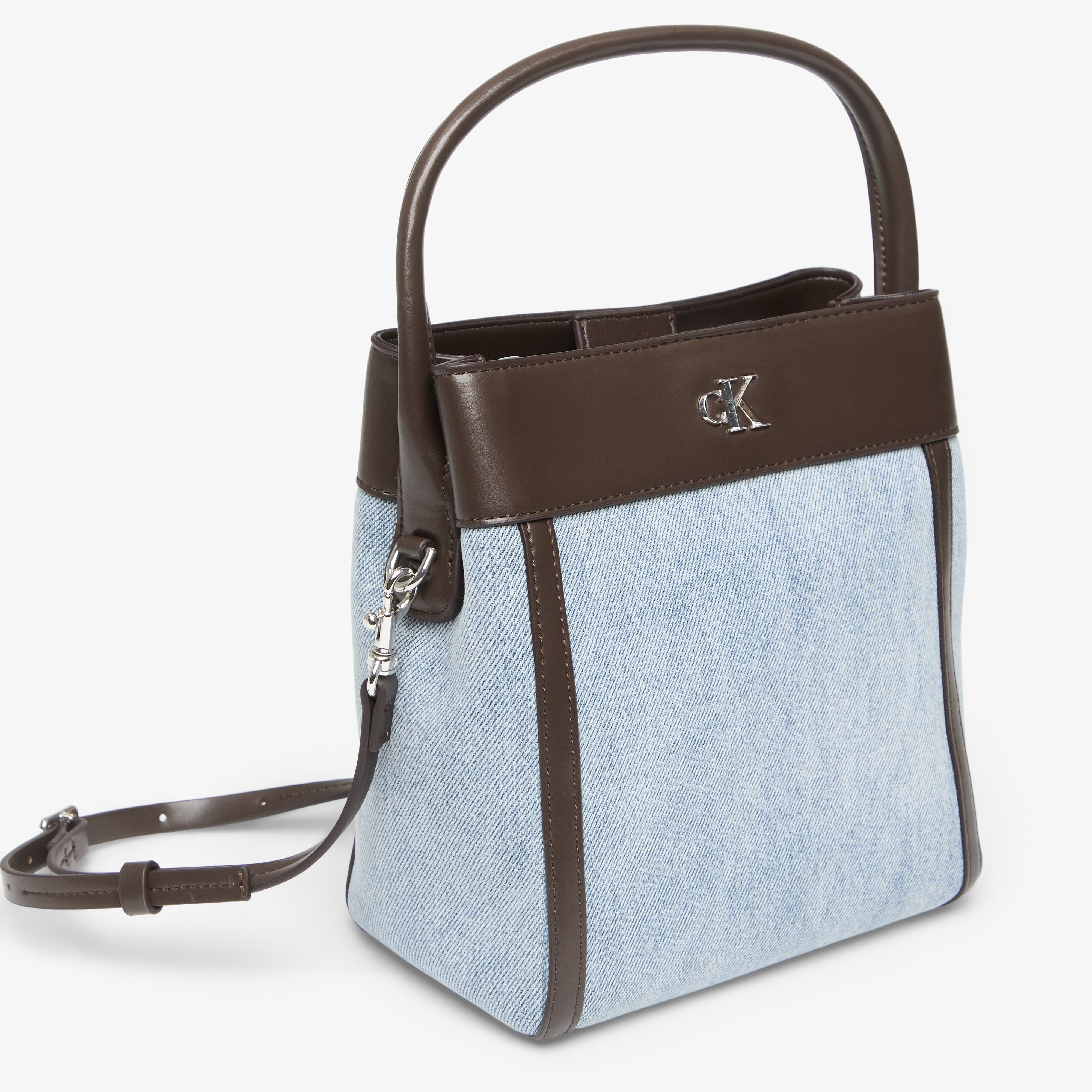 Calvin Klein Чанта Ck Denim Bucket With Strap LIGHT WASH DENIM