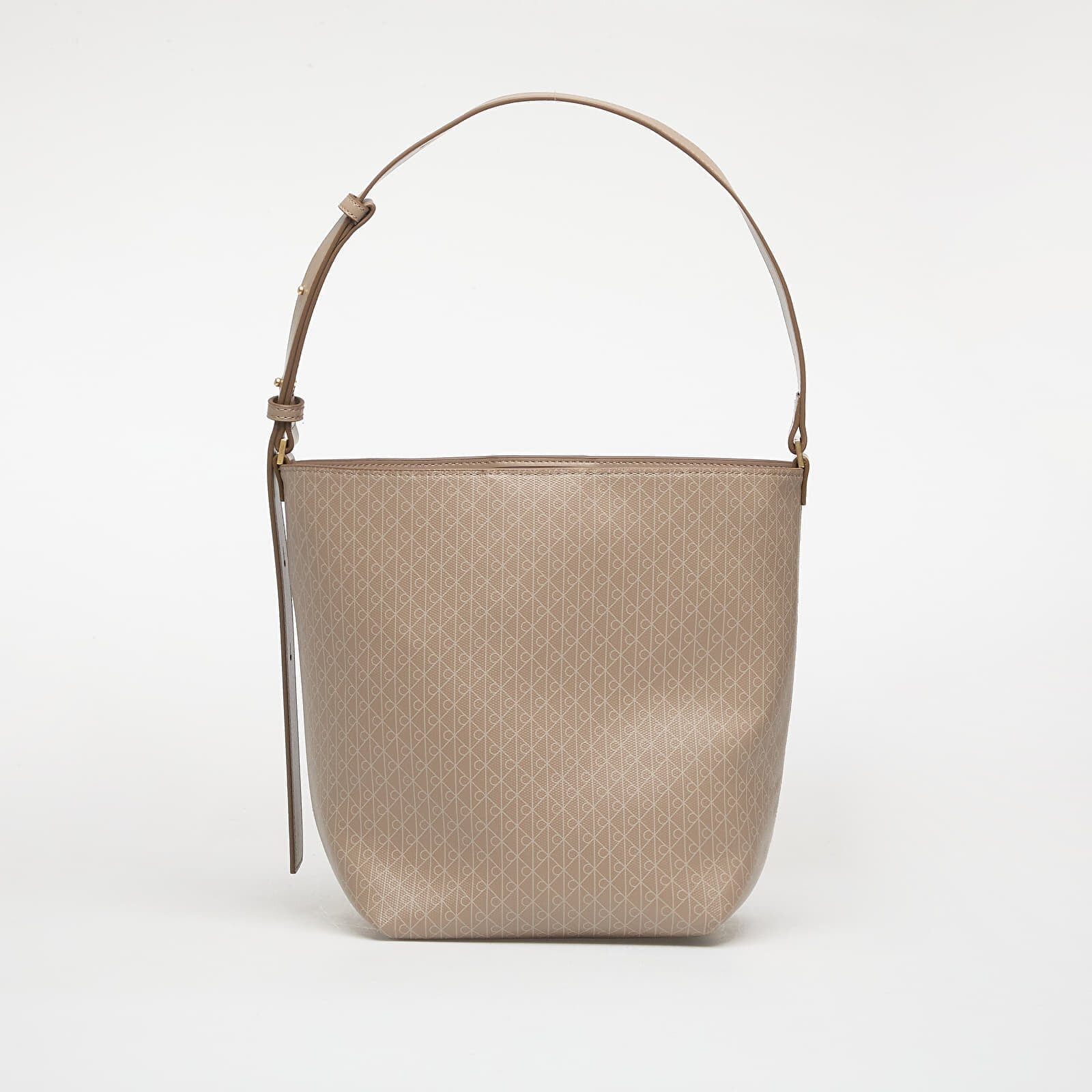 Calvin Klein Чанта Emblem Aop Medium Bucket Bag Desert Taupe