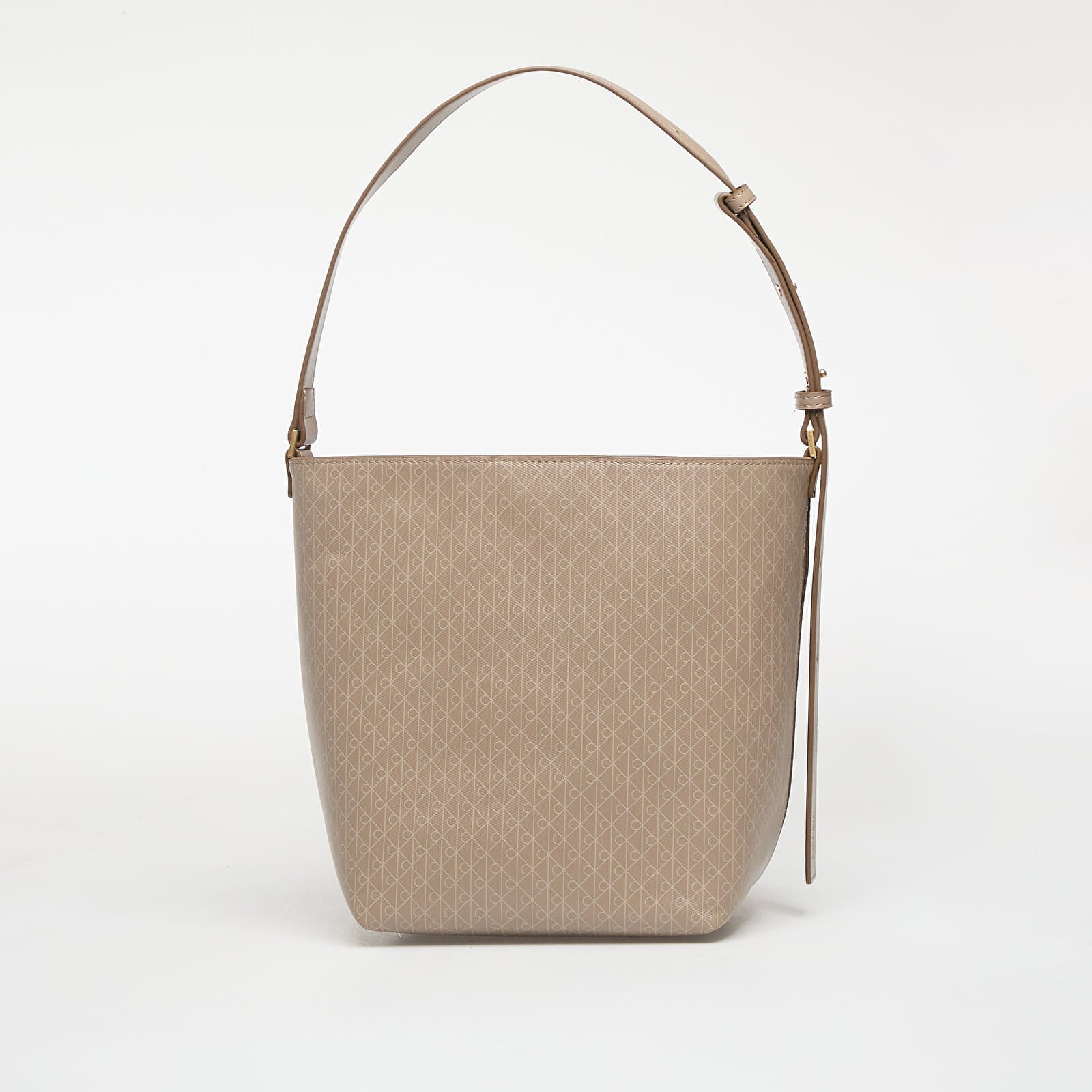 Calvin Klein Чанта Emblem Aop Medium Bucket Bag Desert Taupe