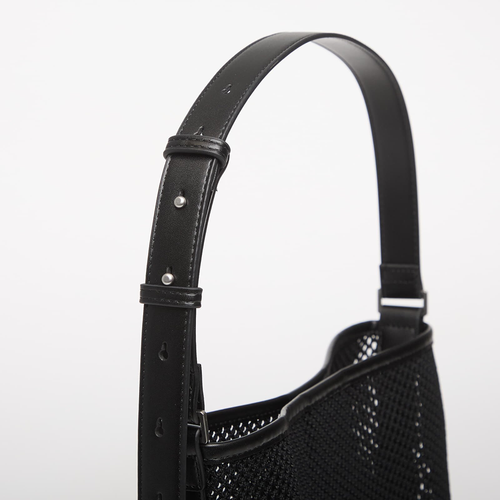 Calvin Klein Чанта Emblem Mesh Bucket Black