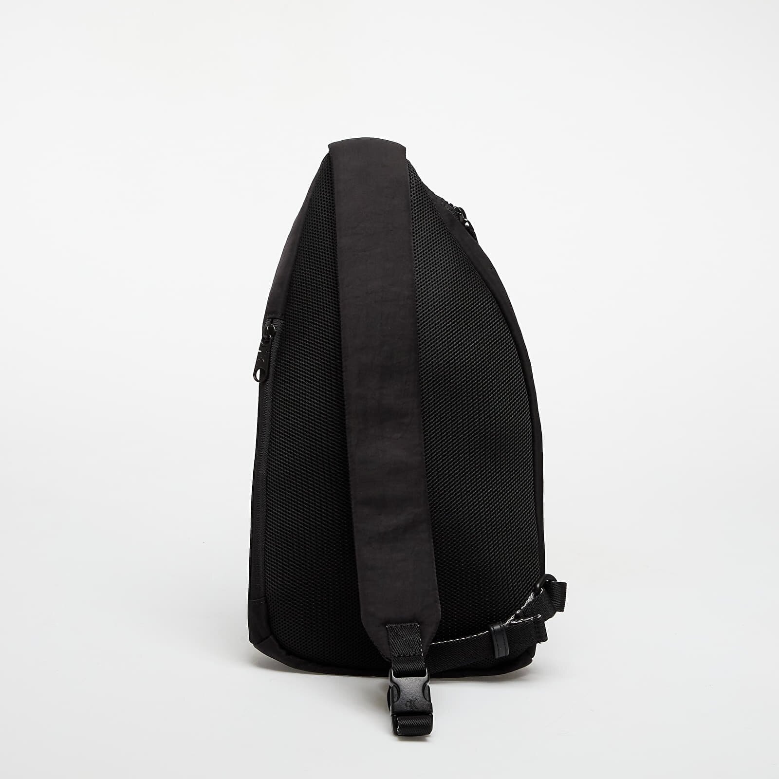 Calvin Klein Чанта Mesh Sling Bag Black