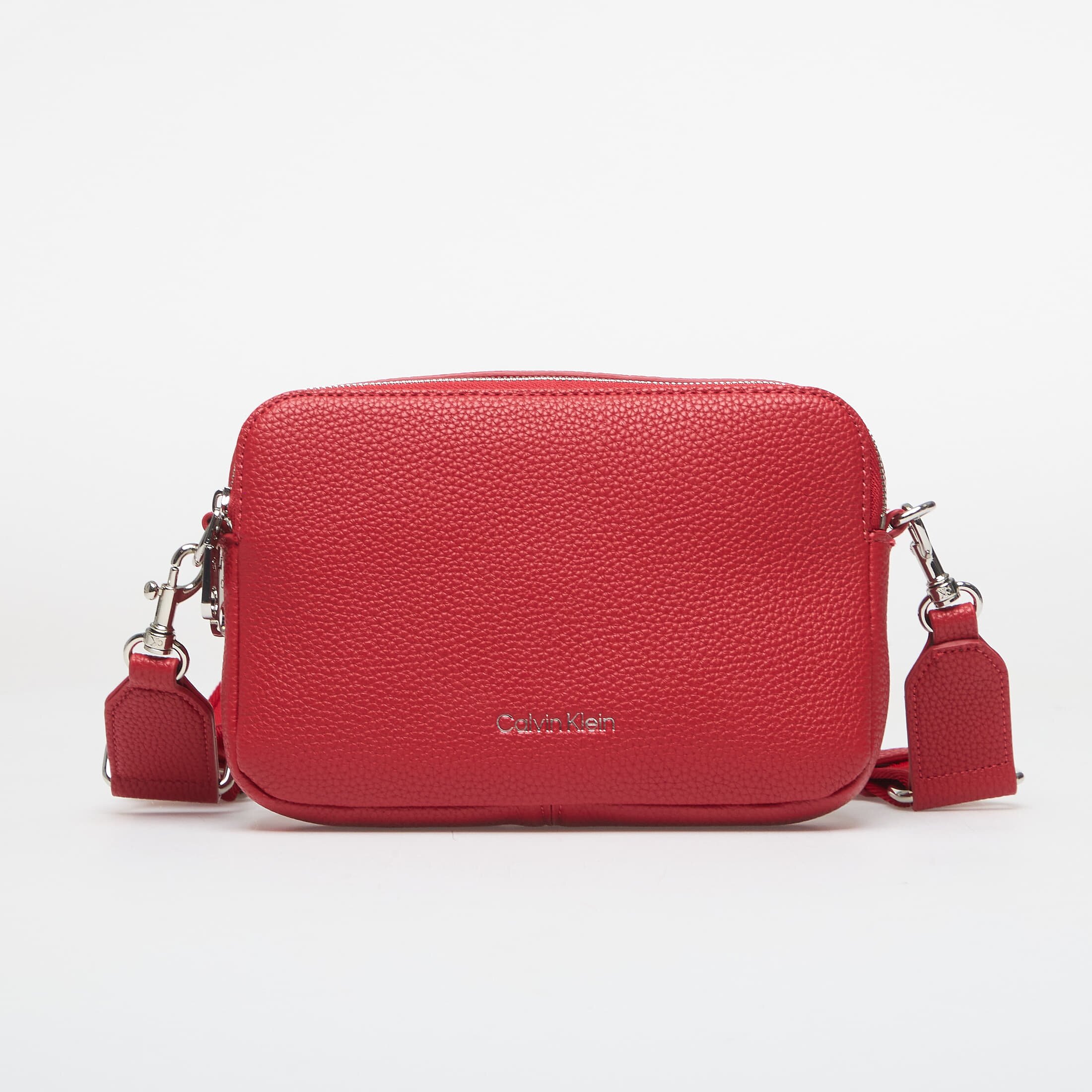 Calvin Klein Чанта Webbing 2X Strap Camera Bag Bordeaux Wine