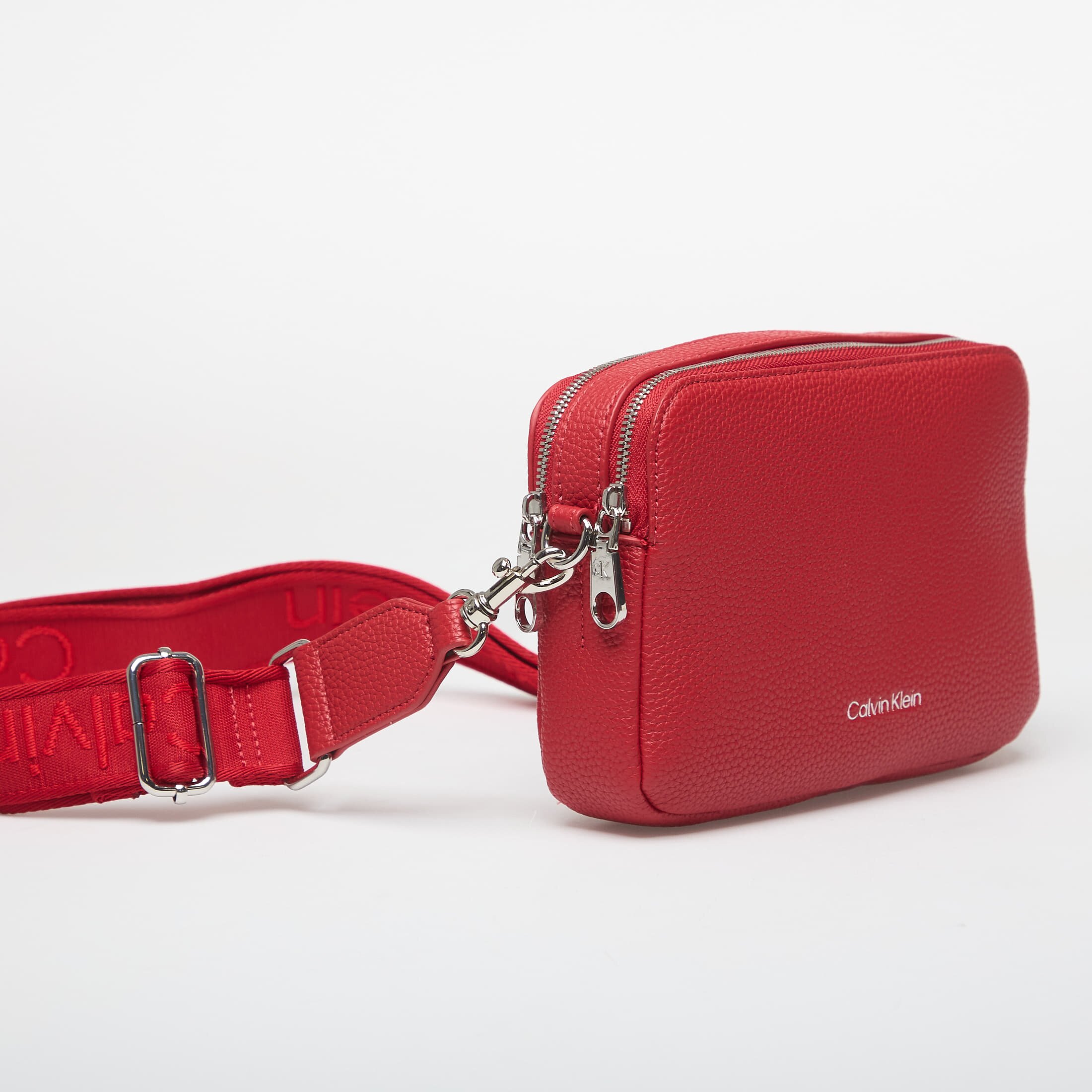 Calvin Klein Чанта Webbing 2X Strap Camera Bag Bordeaux Wine