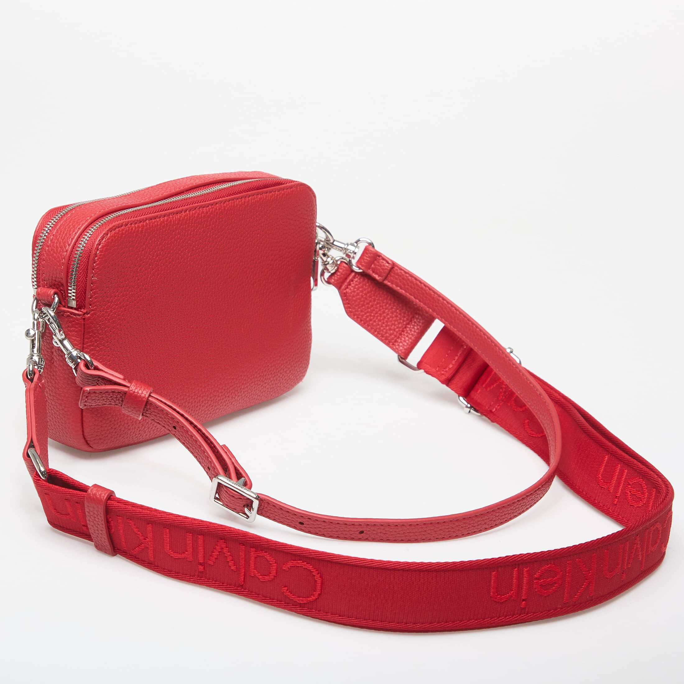 Calvin Klein Чанта Webbing 2X Strap Camera Bag Bordeaux Wine
