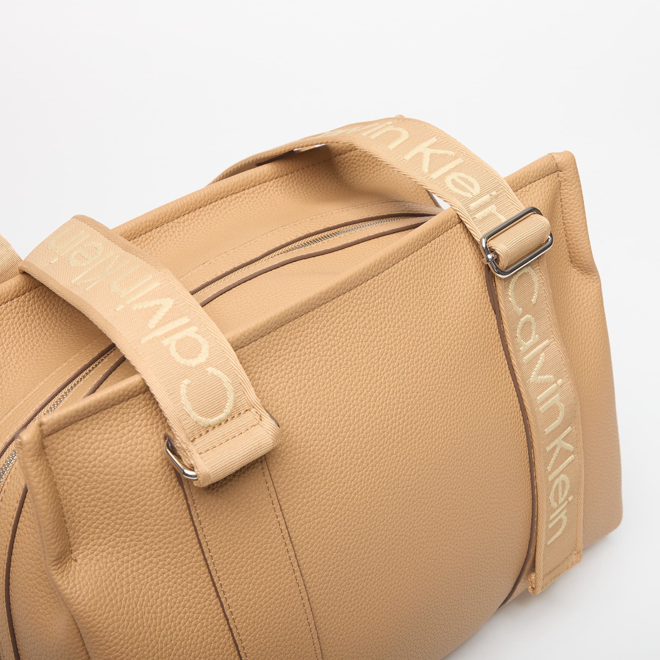 Calvin Klein Чанта Webbing Adj Strap Tote Tannin