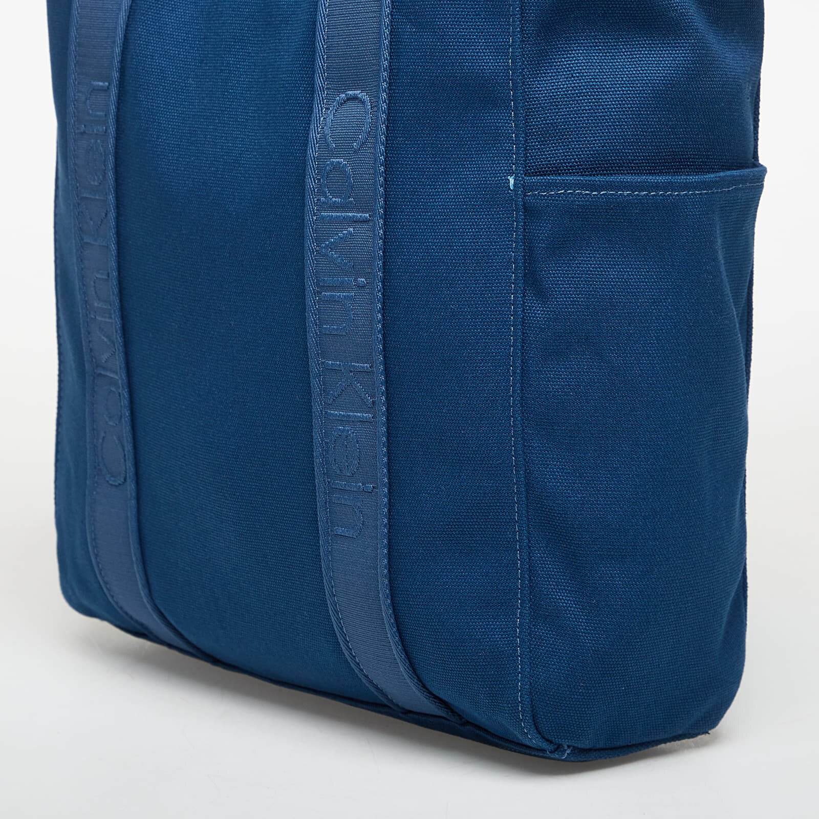 Calvin Klein Чанта Webbing Strap Canvas Blue
