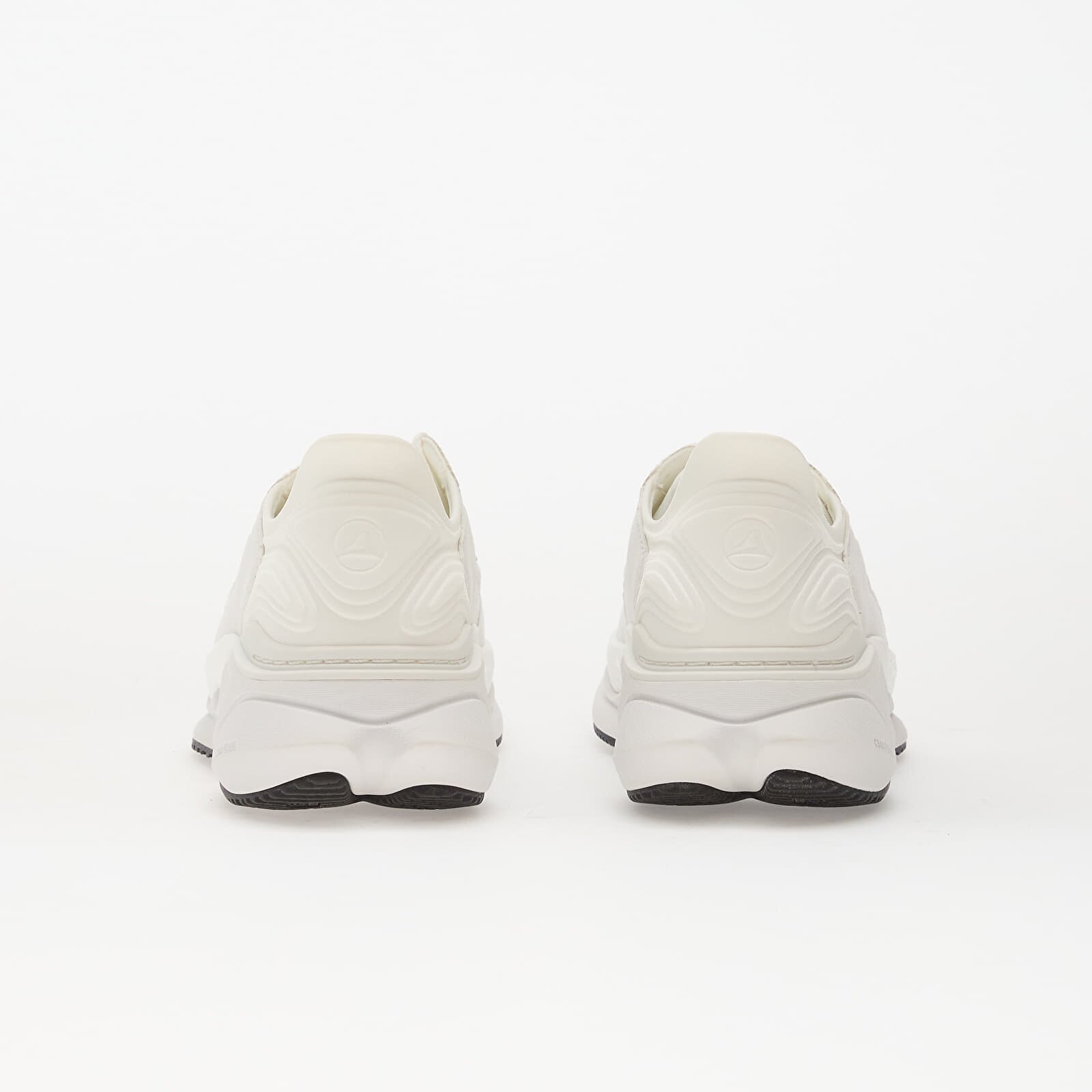 Clarks Сникърси Pace White