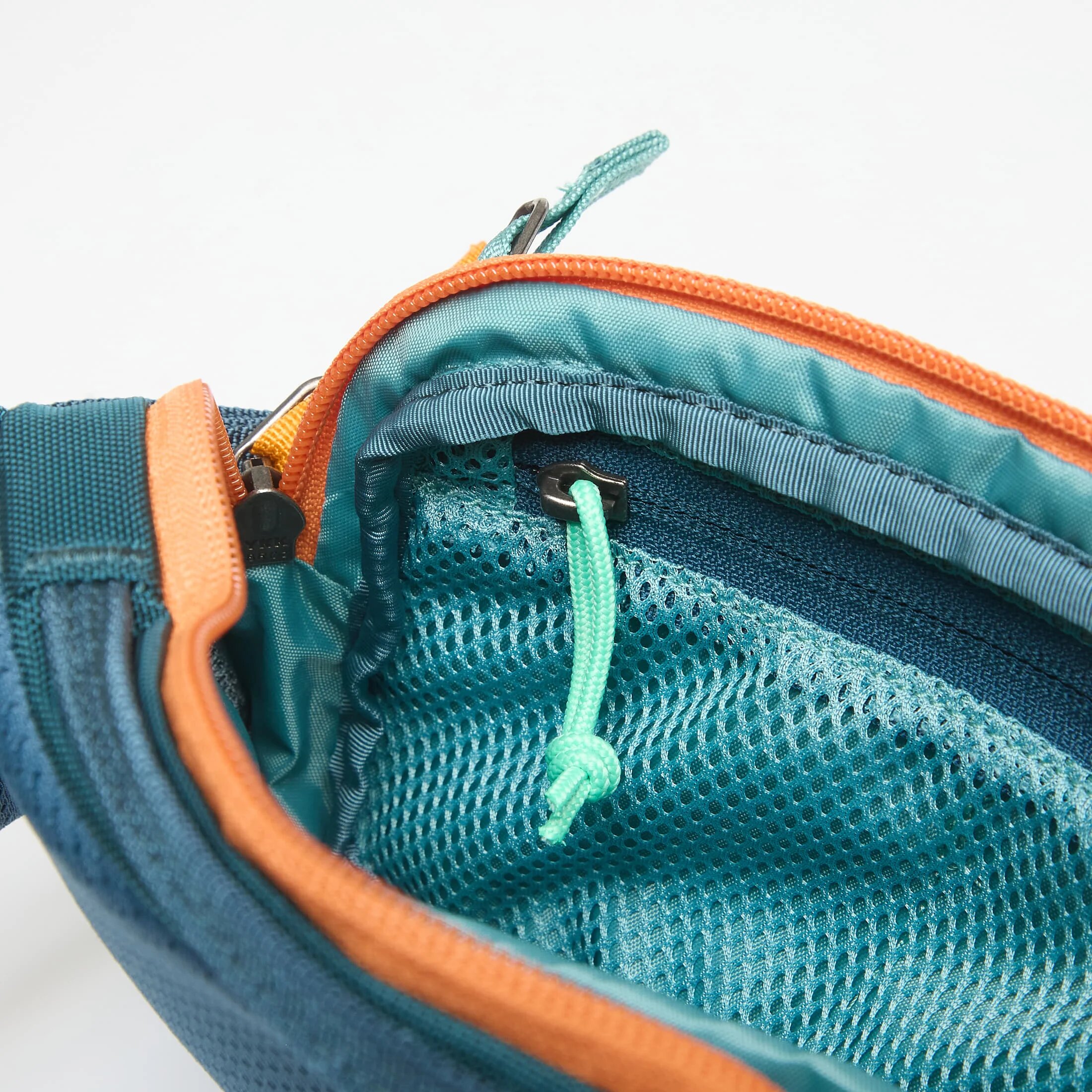 Cotopaxi Чантичка за кръста Allpa X 1.5L Hip Pack Blue Spruce/ Abyss 15 l