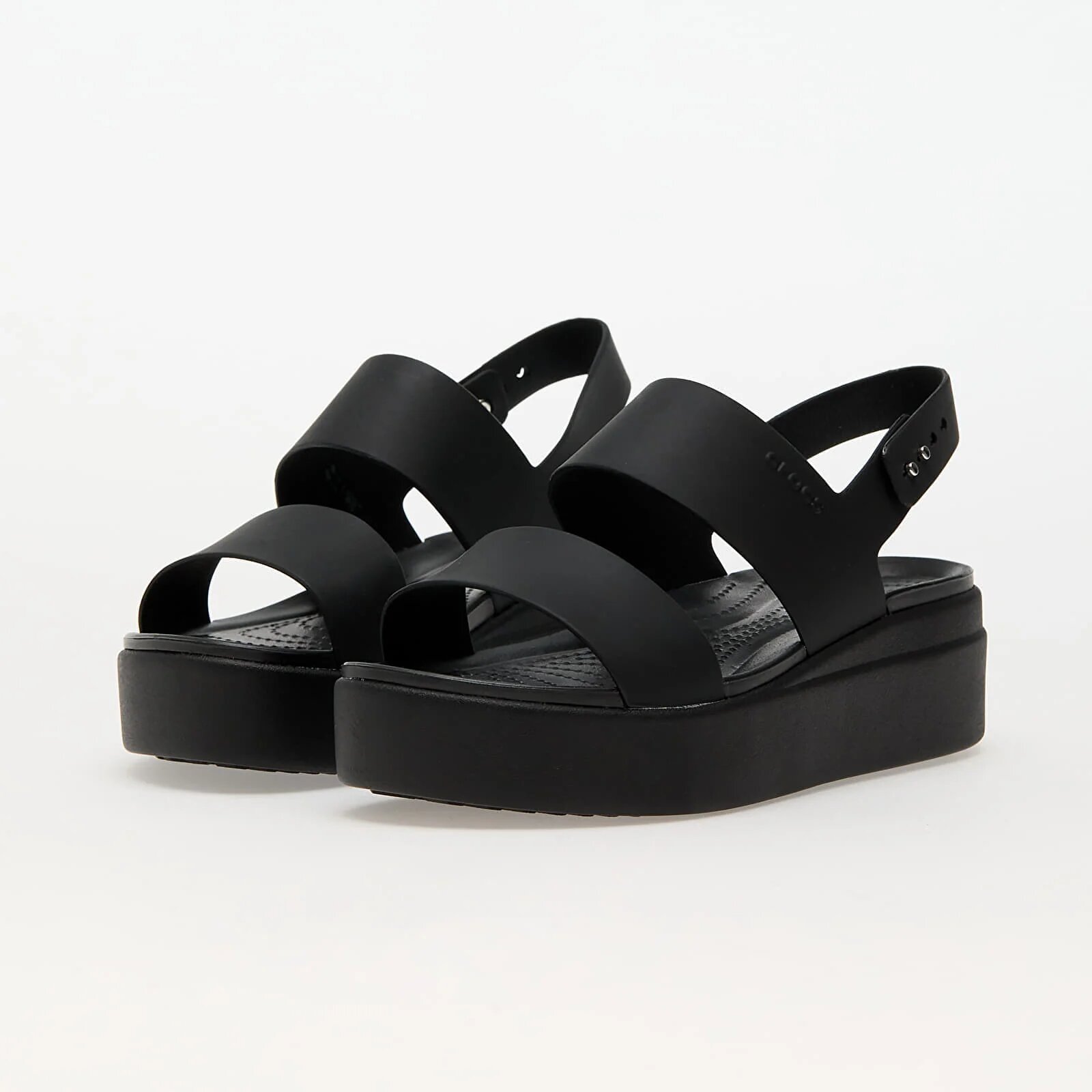 Crocs Сникърси Brooklyn Low Wedge Black