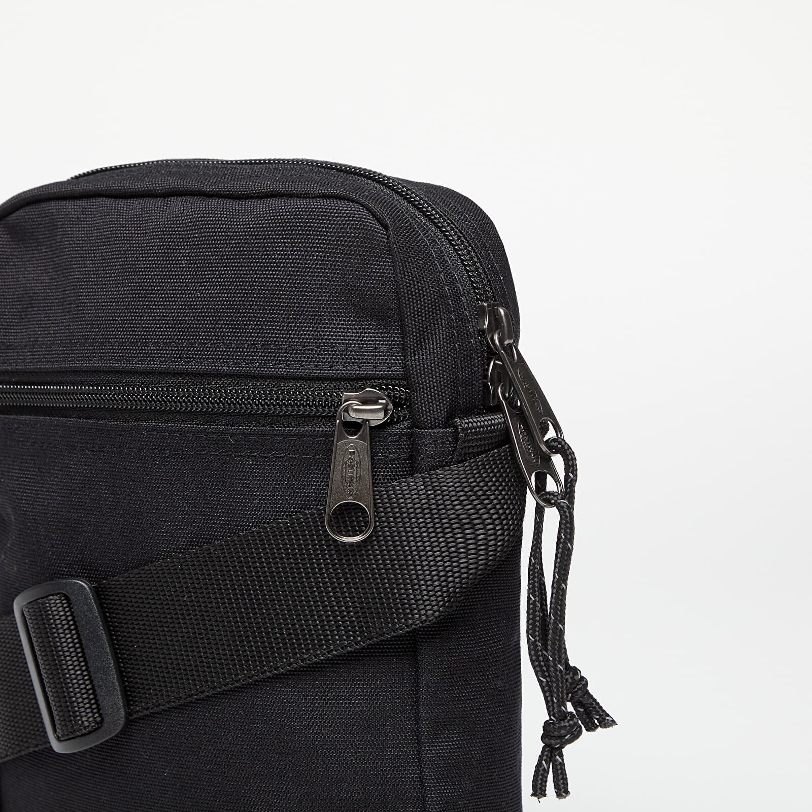 EASTPAK Чанта The One Black