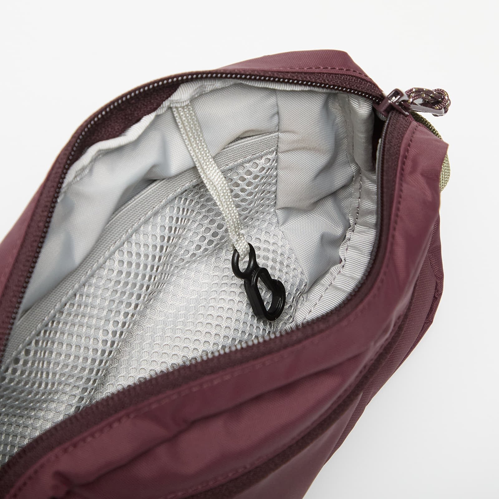 Fjällräven Чантичка за кръста High Coast Hip Pack Blackberry