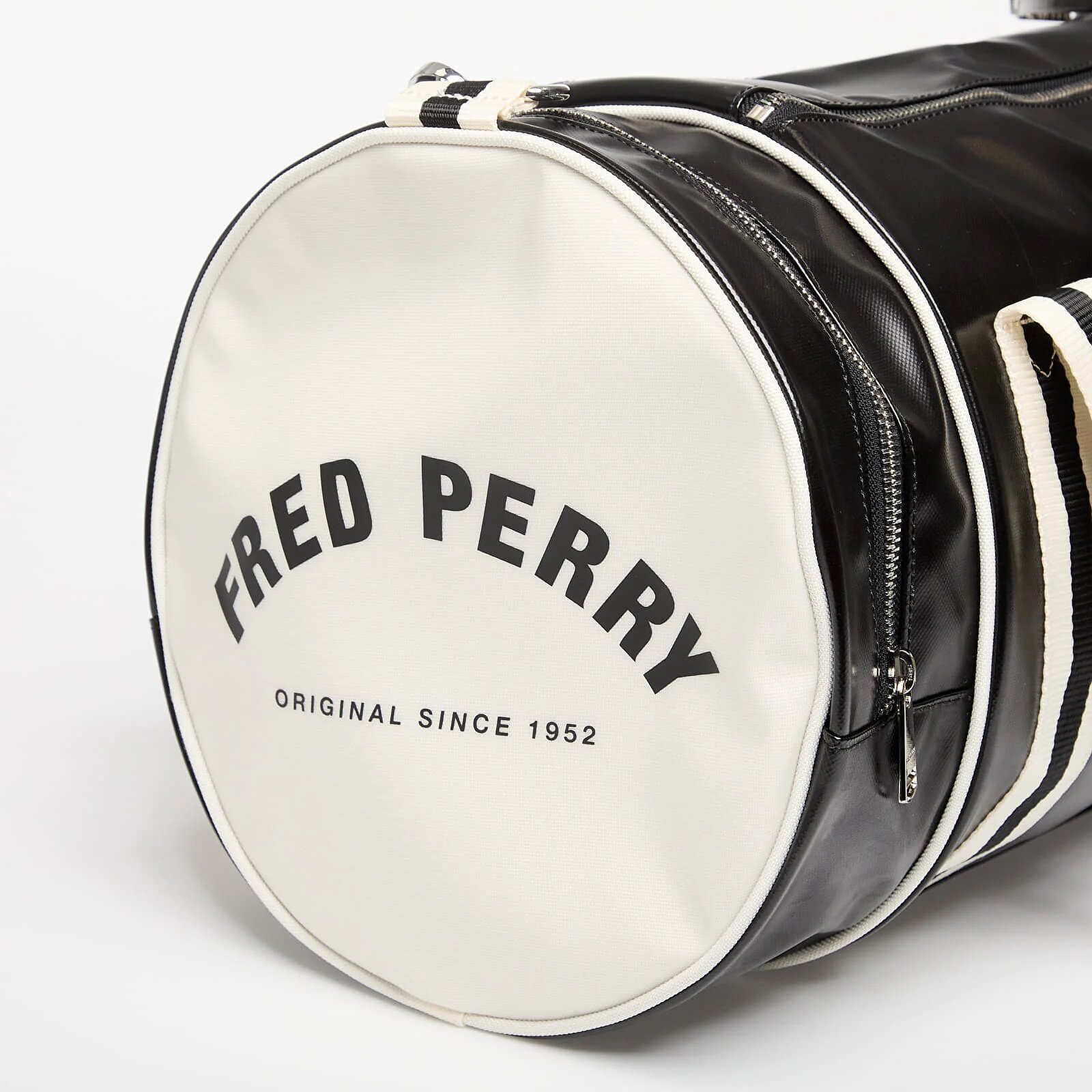 FRED PERRY Classic Barrel Bag Black/ Ecru