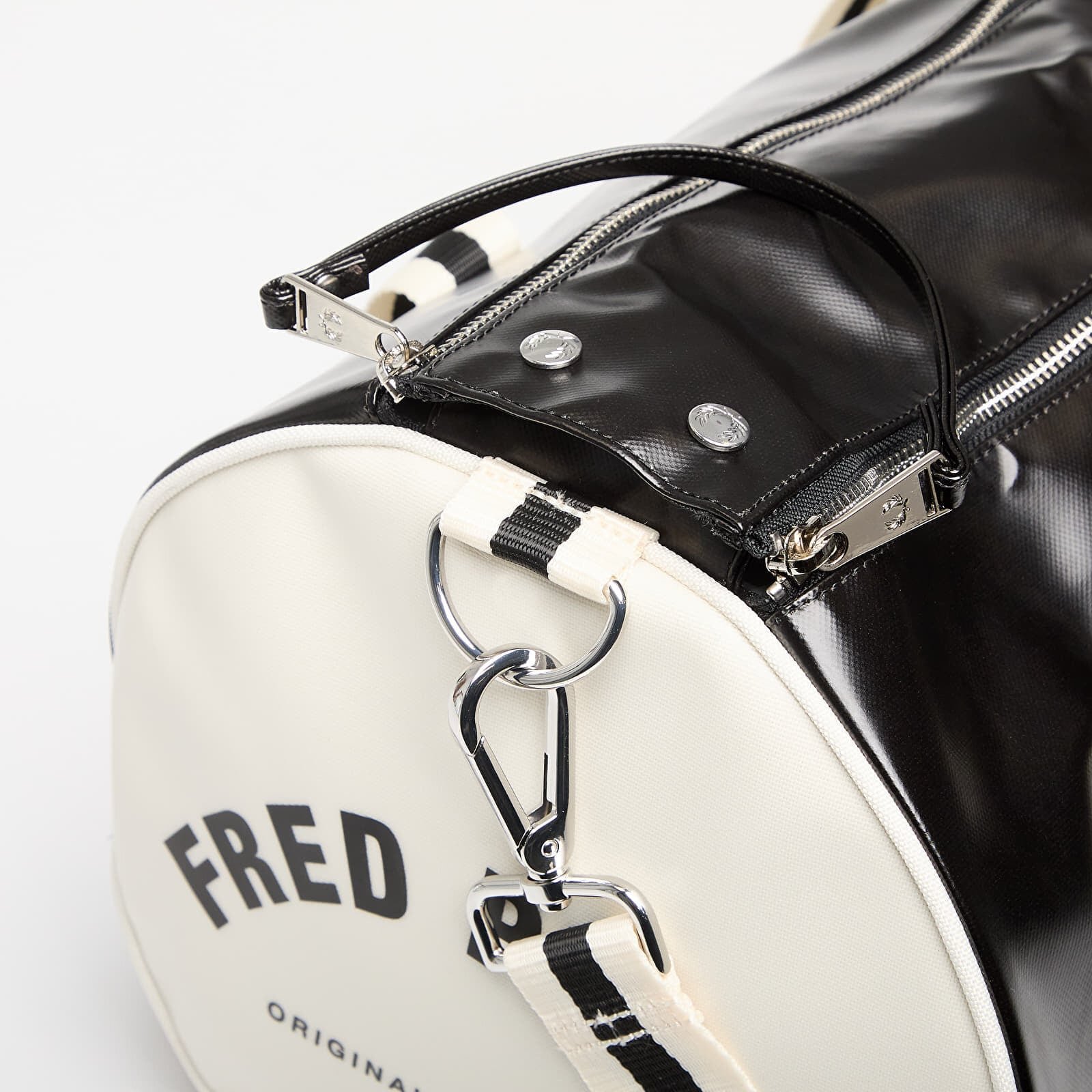 FRED PERRY Classic Barrel Bag Black/ Ecru