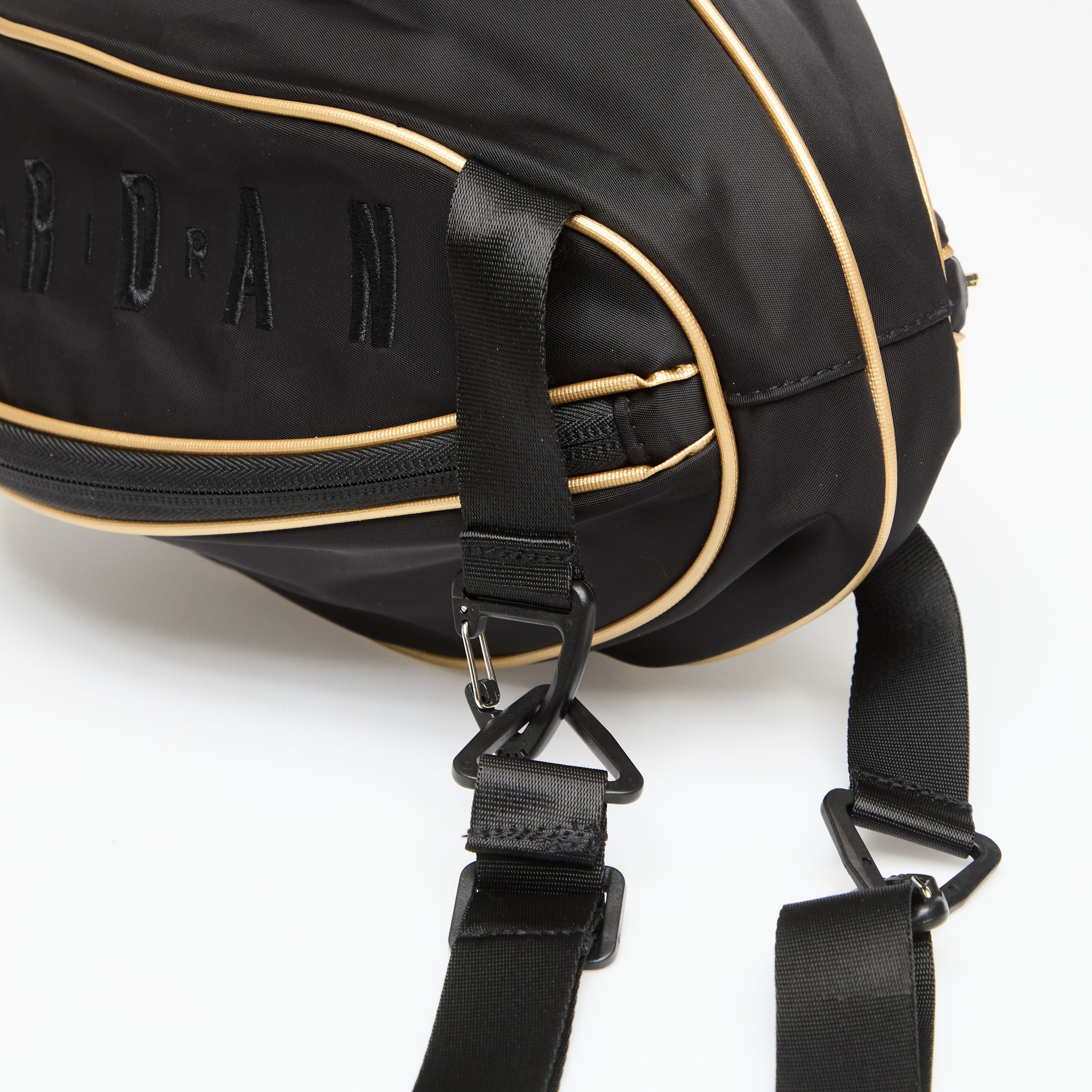 Jordan Чантичка за кръста Basketball Bag Black/ Gold
