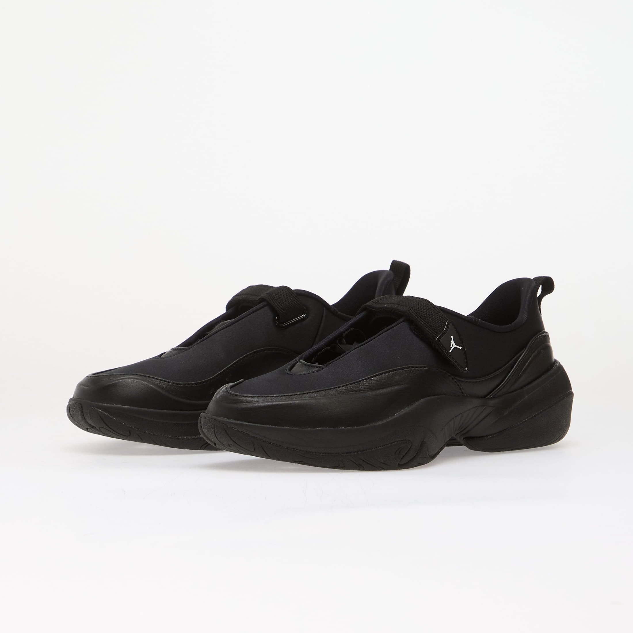 Jordan Pointe Black/ Anthracite-Summit White