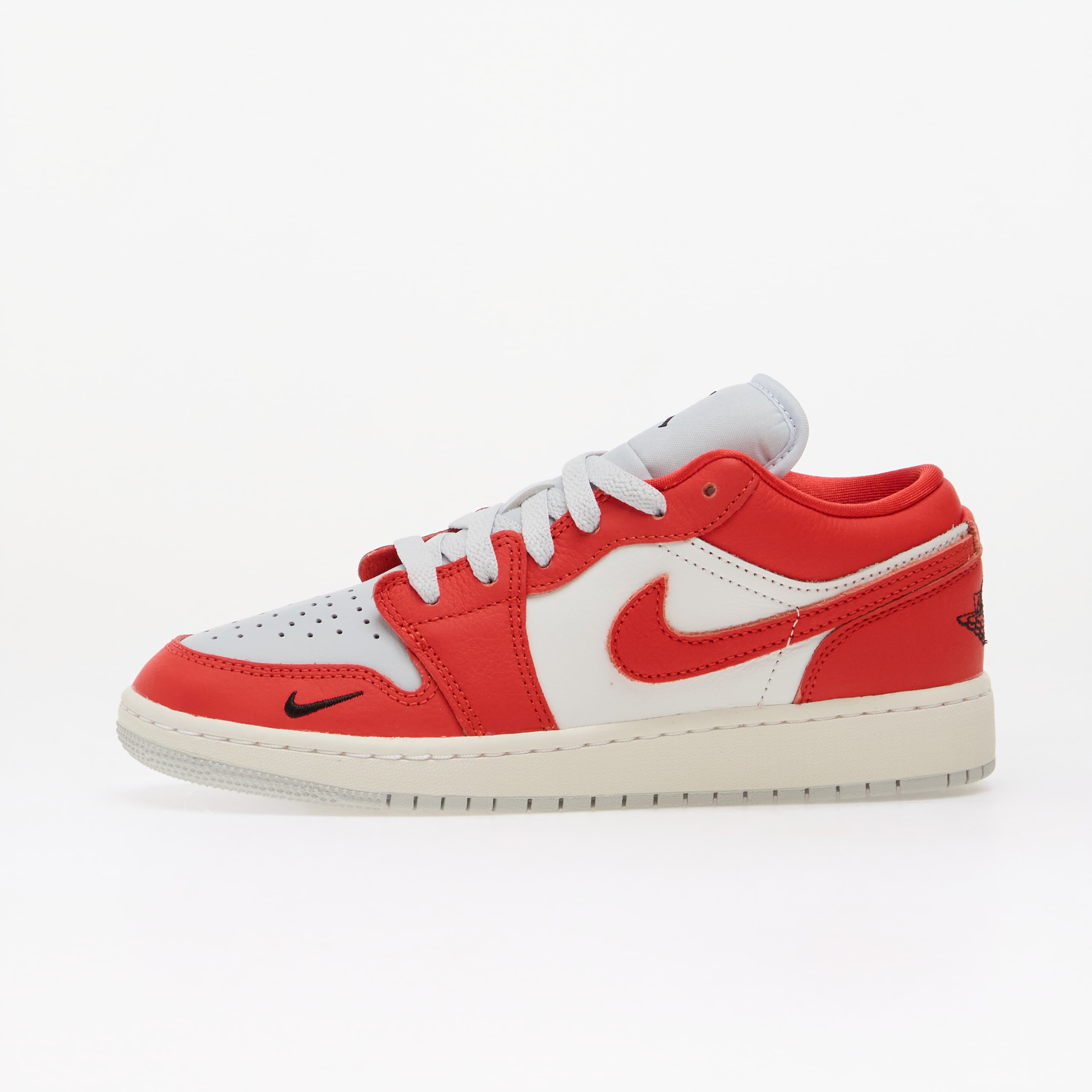Jordan Сникърси Air 1 Low SE Pure Platinum/ Chile Red-Summit White