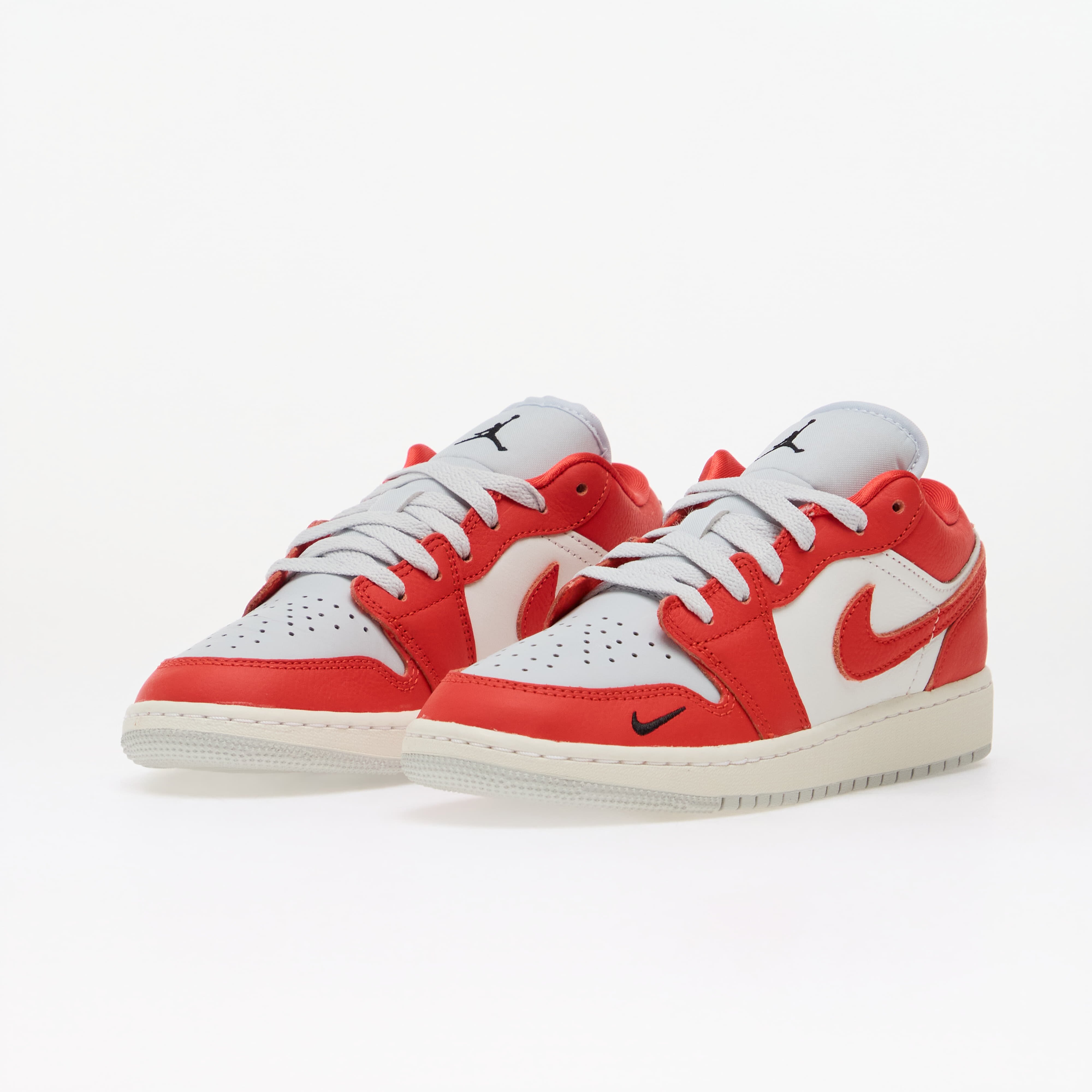 Jordan Сникърси Air 1 Low SE Pure Platinum/ Chile Red-Summit White