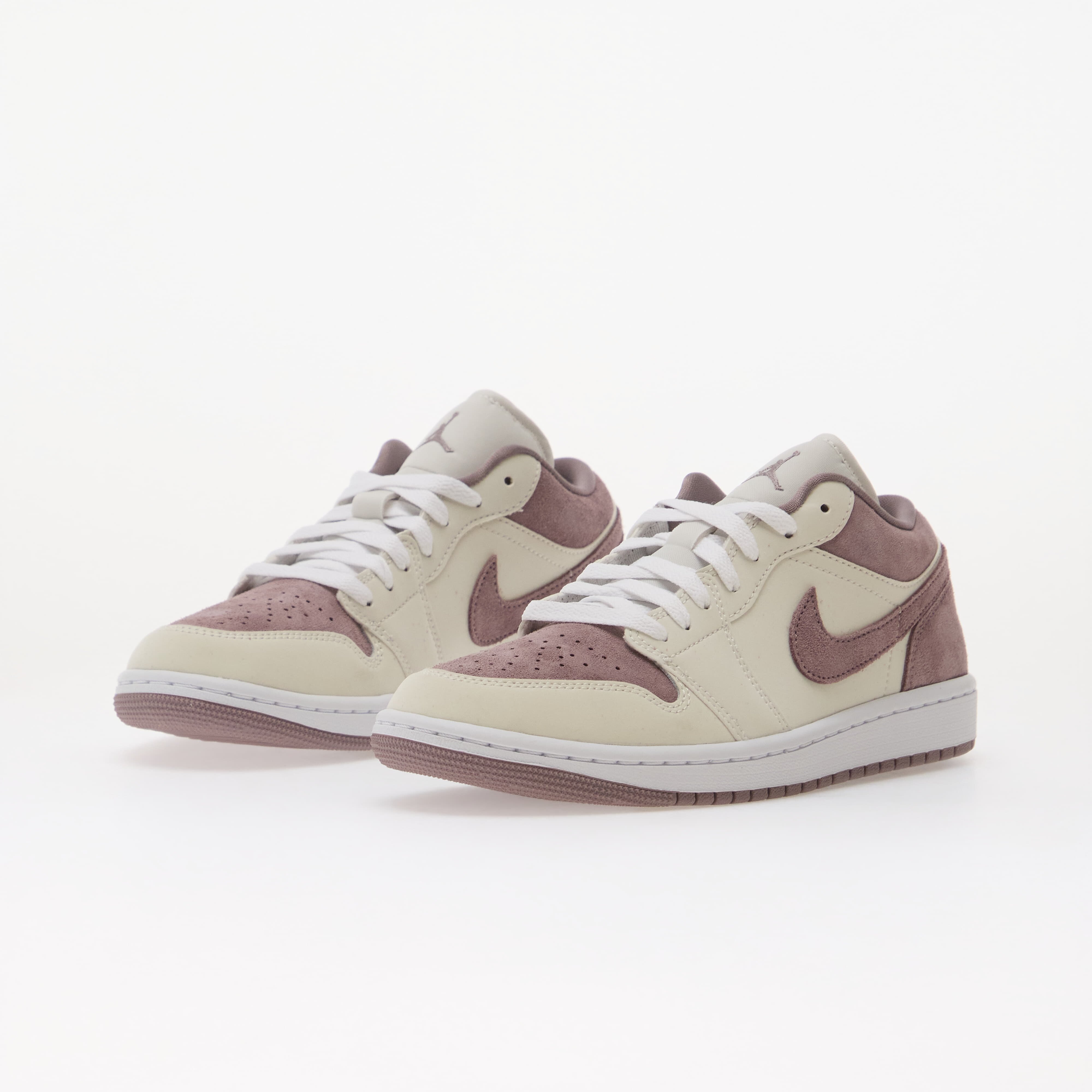 Jordan Сникърси Air 1 Low Swan/ White-Purple Smoke