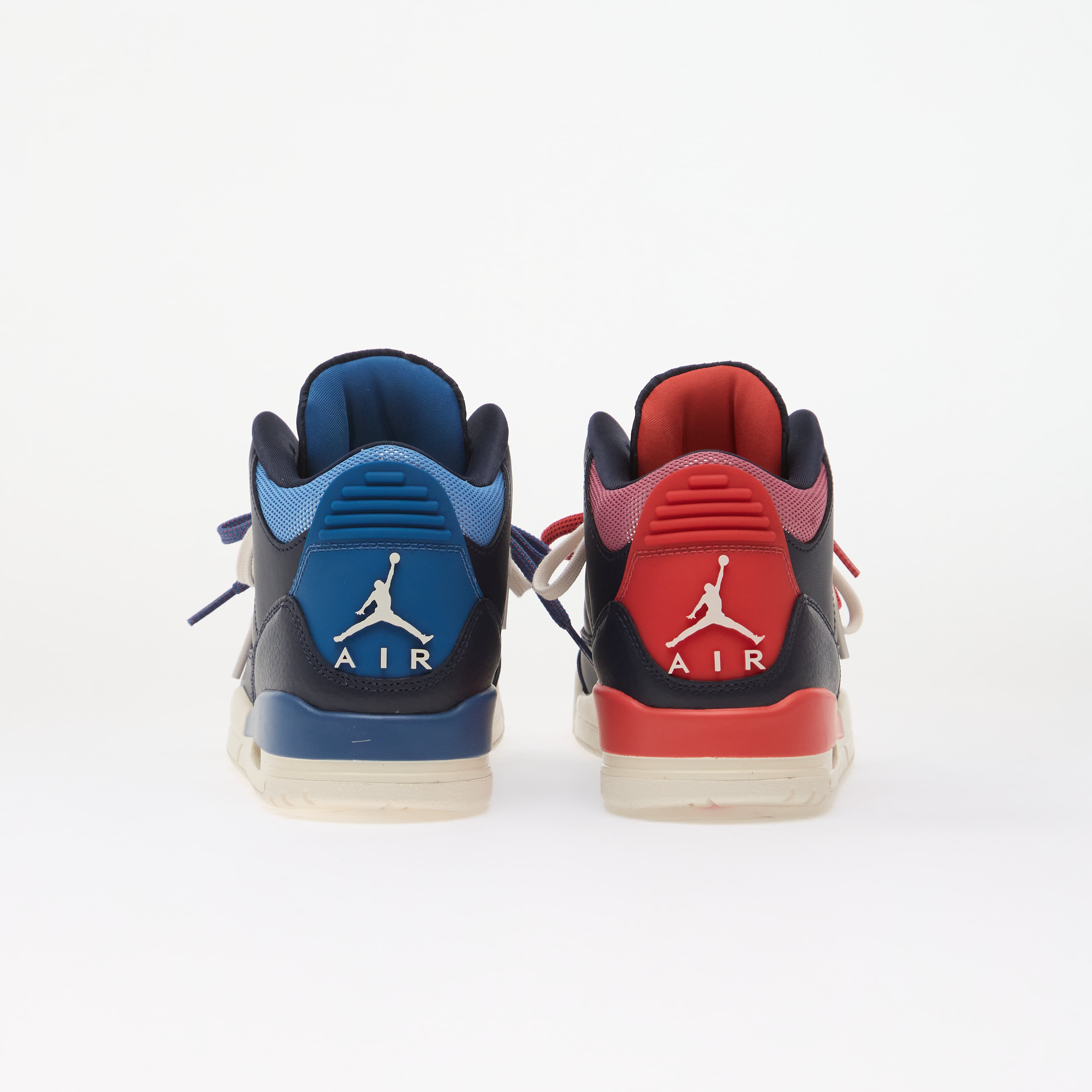 Jordan Сникърси Air 3 Retro "Sports Renaissance" Obsidian/ Chalk/ Track Red