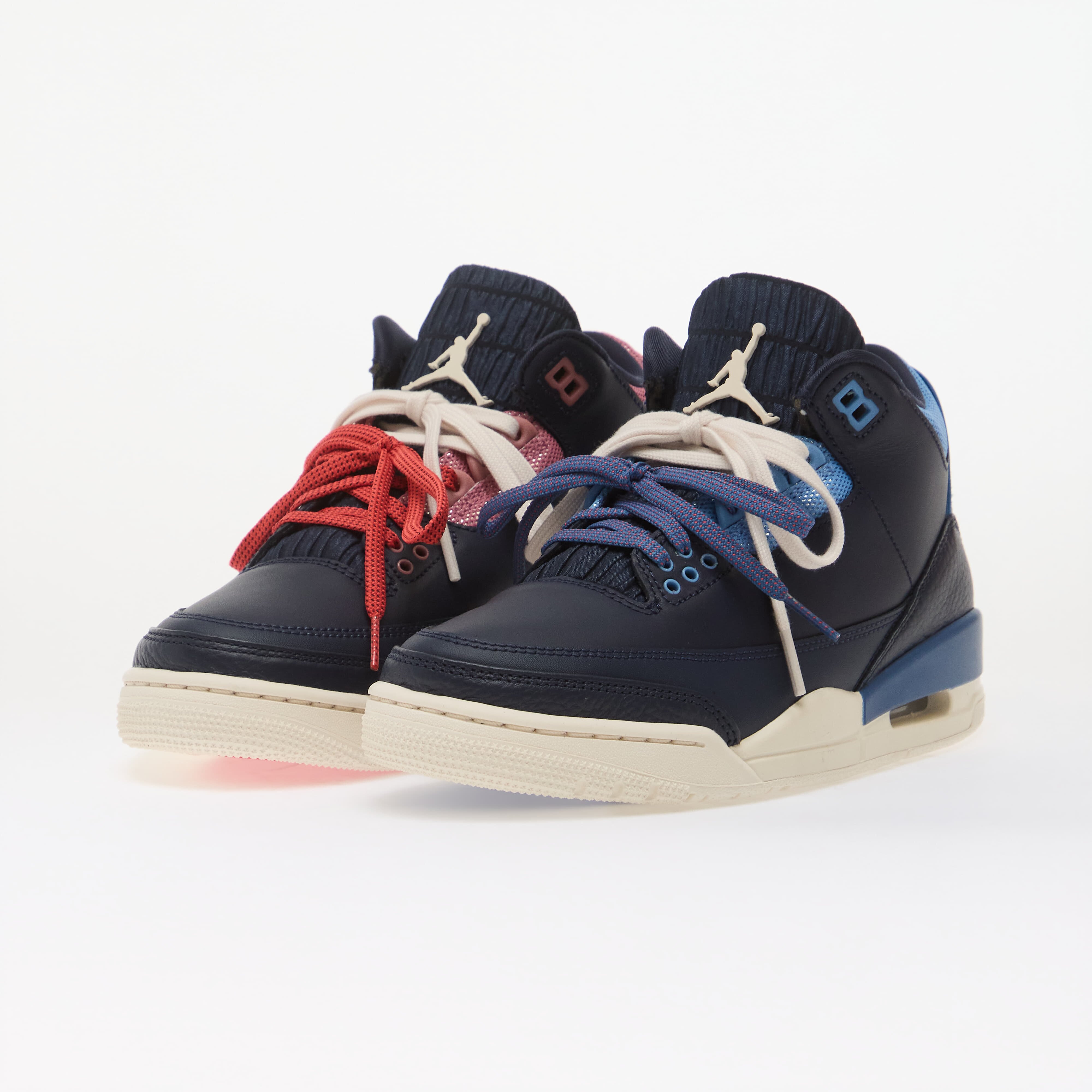 Jordan Сникърси Air 3 Retro "Sports Renaissance" Obsidian/ Chalk/ Track Red