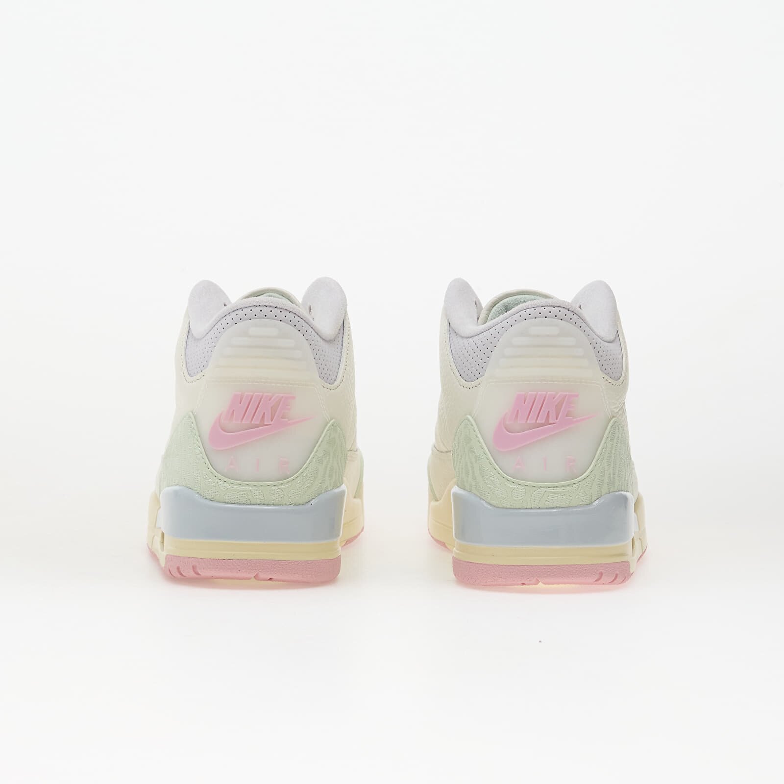 Jordan Сникърси Air 3 Retro "Spring Is in the Air" Sail/ Jade Aura-Aura-Iced Carmine
