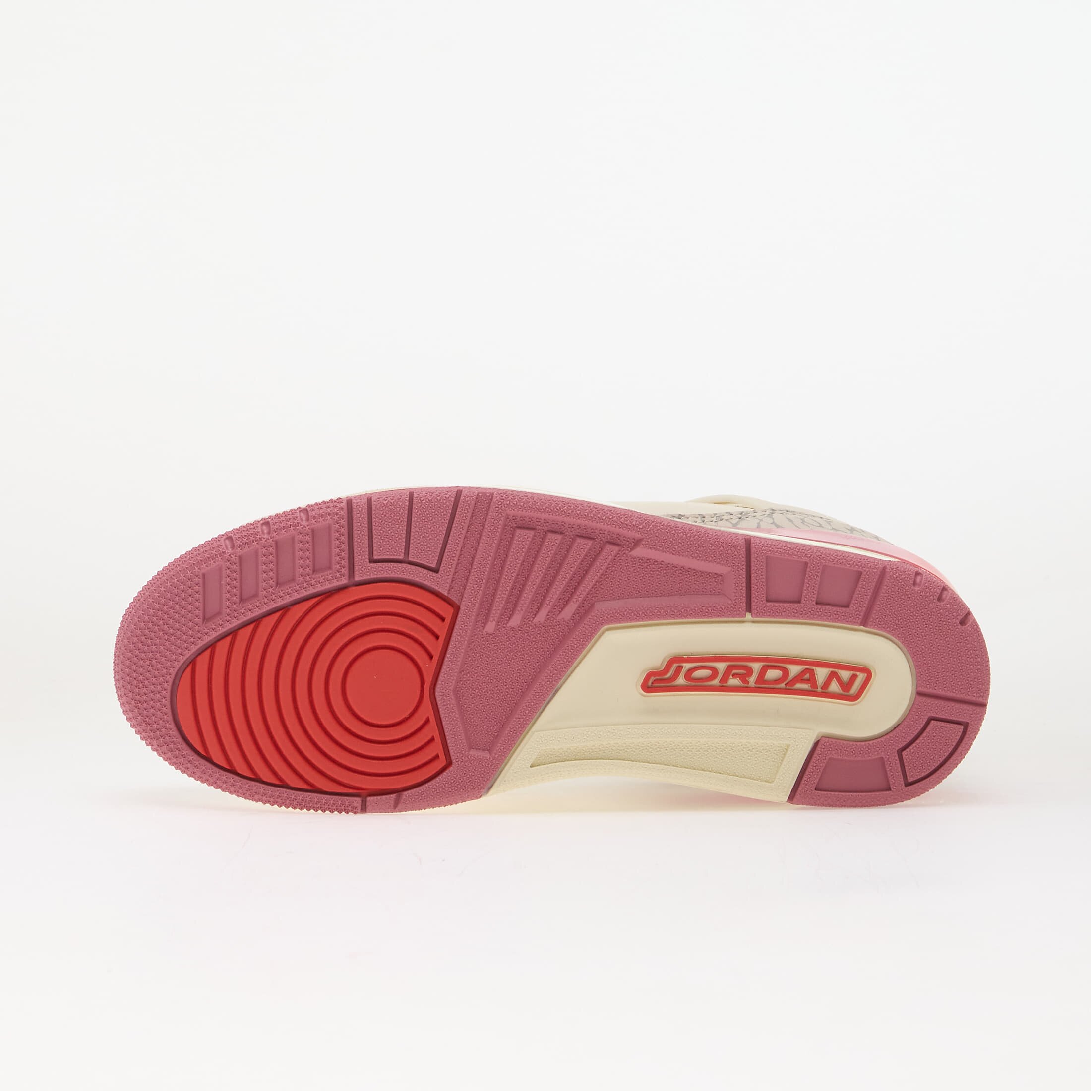 Jordan Сникърси Spizike Low Pale Ivory/ Desert Berry-Track Red