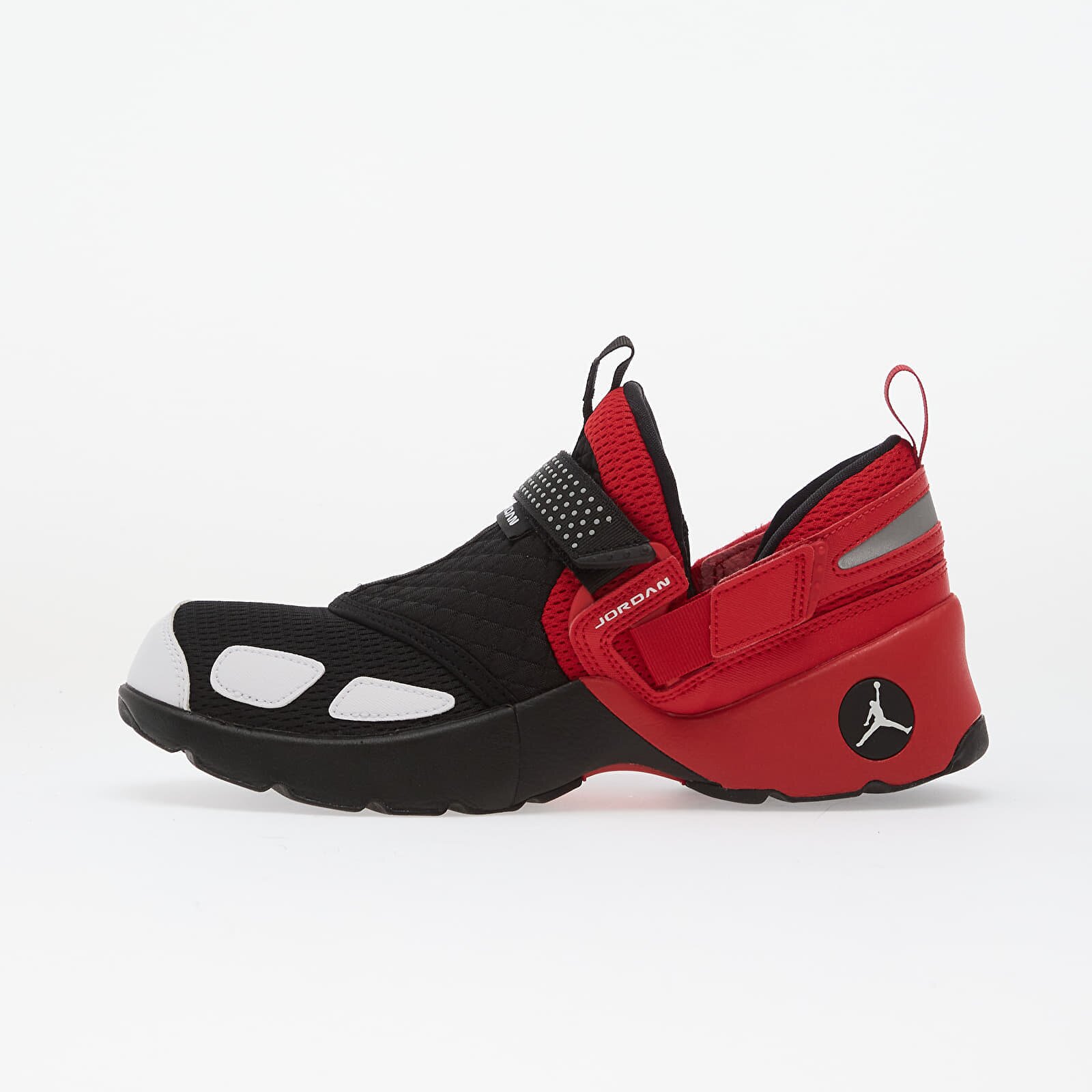 Jordan Сникърси Trunner Lx Black/ Sail-University Red