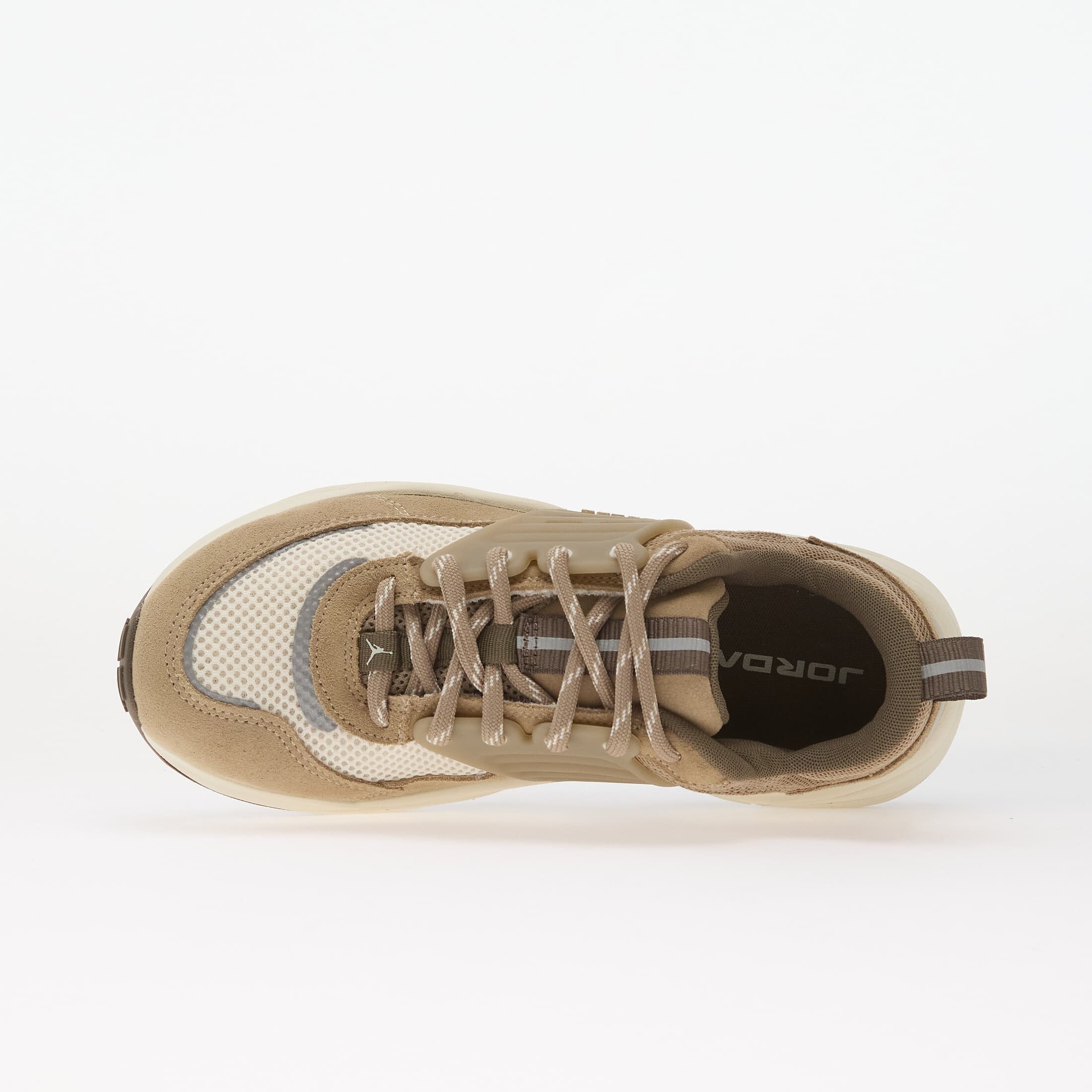 Jordan Сникърси Trunner O/S Khaki/ Pale Ivory-Reflect Silver