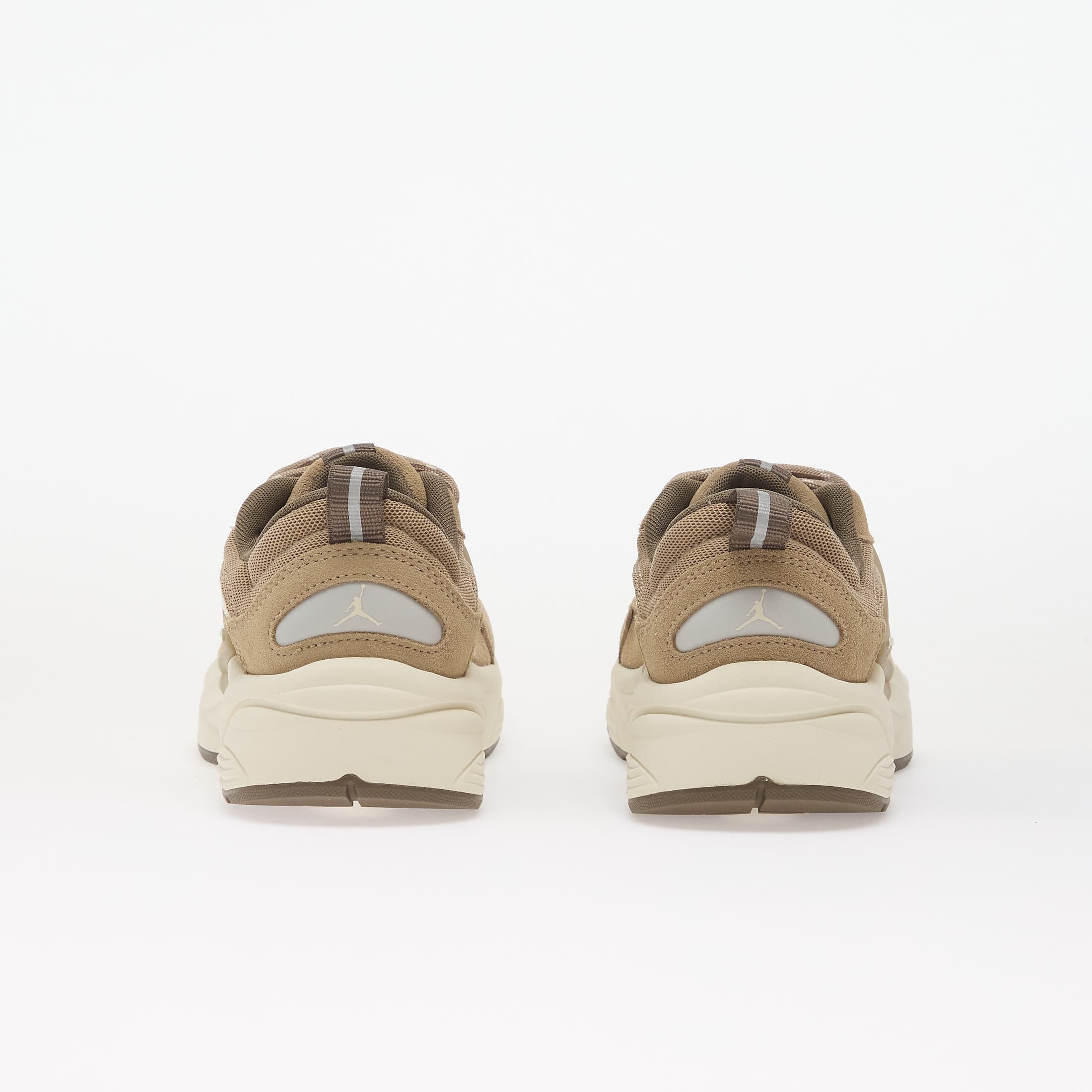 Jordan Сникърси Trunner O/S Khaki/ Pale Ivory-Reflect Silver