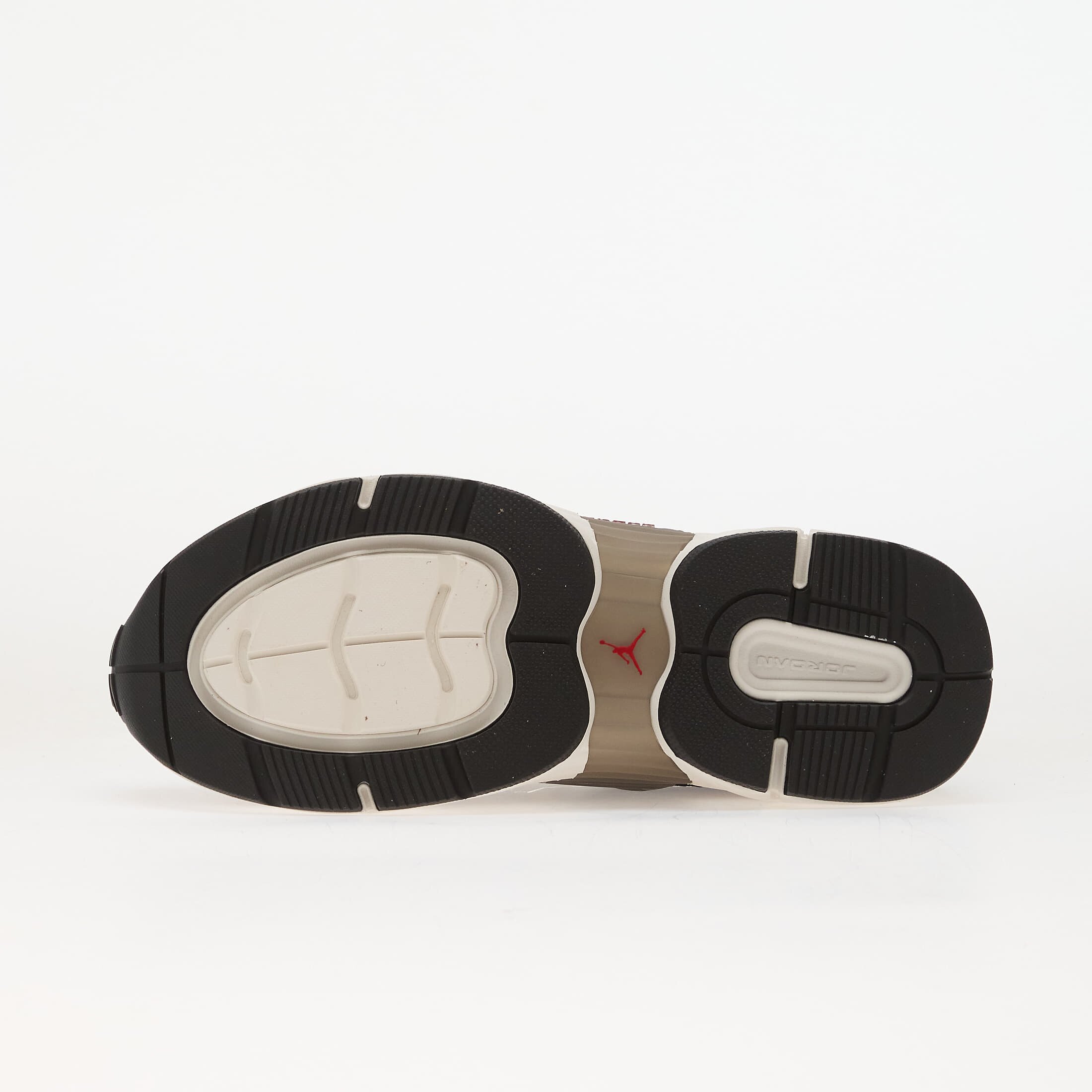 Jordan Сникърси Trunner O/S Palomino/ University Red-Black-Phantom