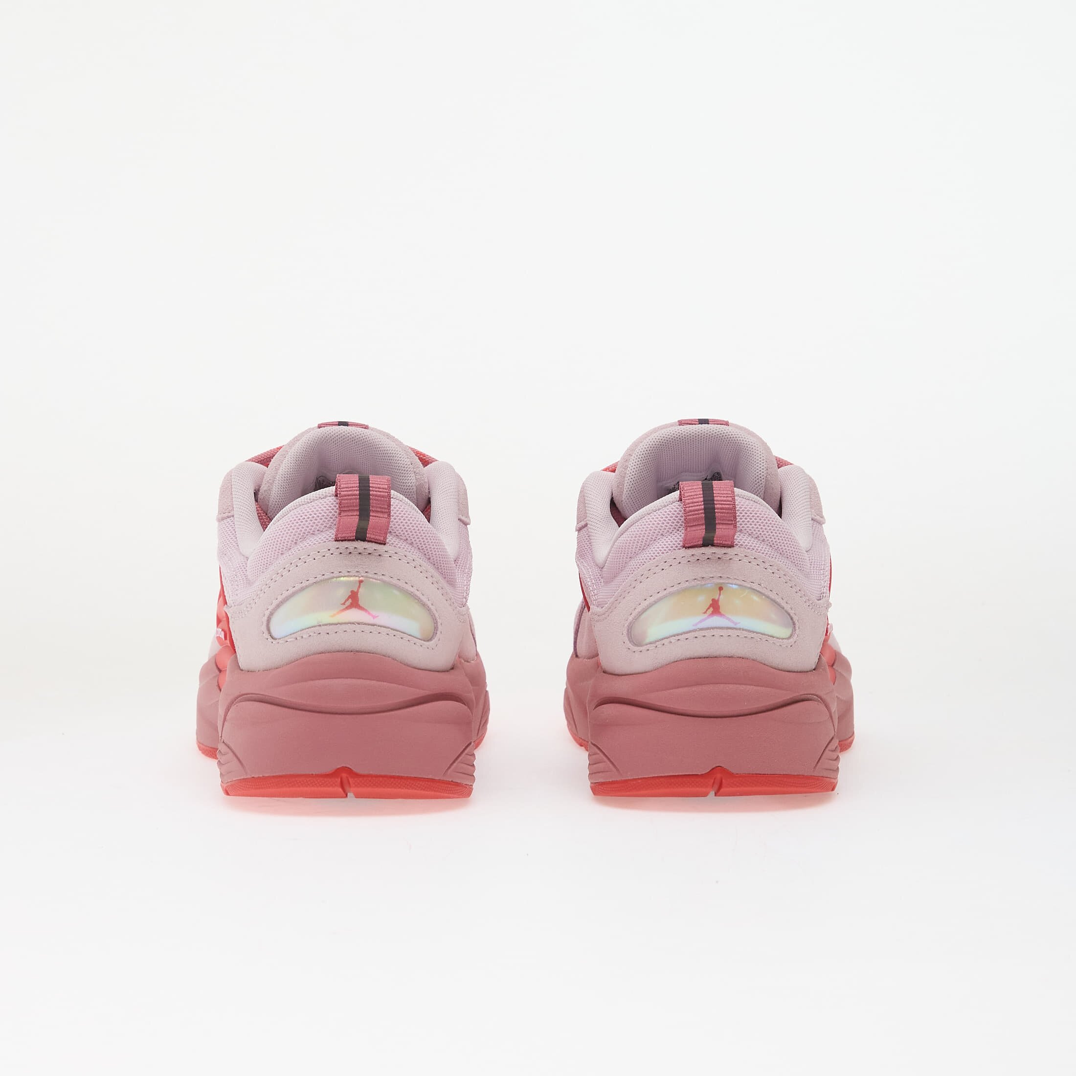 Jordan Сникърси Trunner O/S Regal Pink/ Track Red-Desert Berry