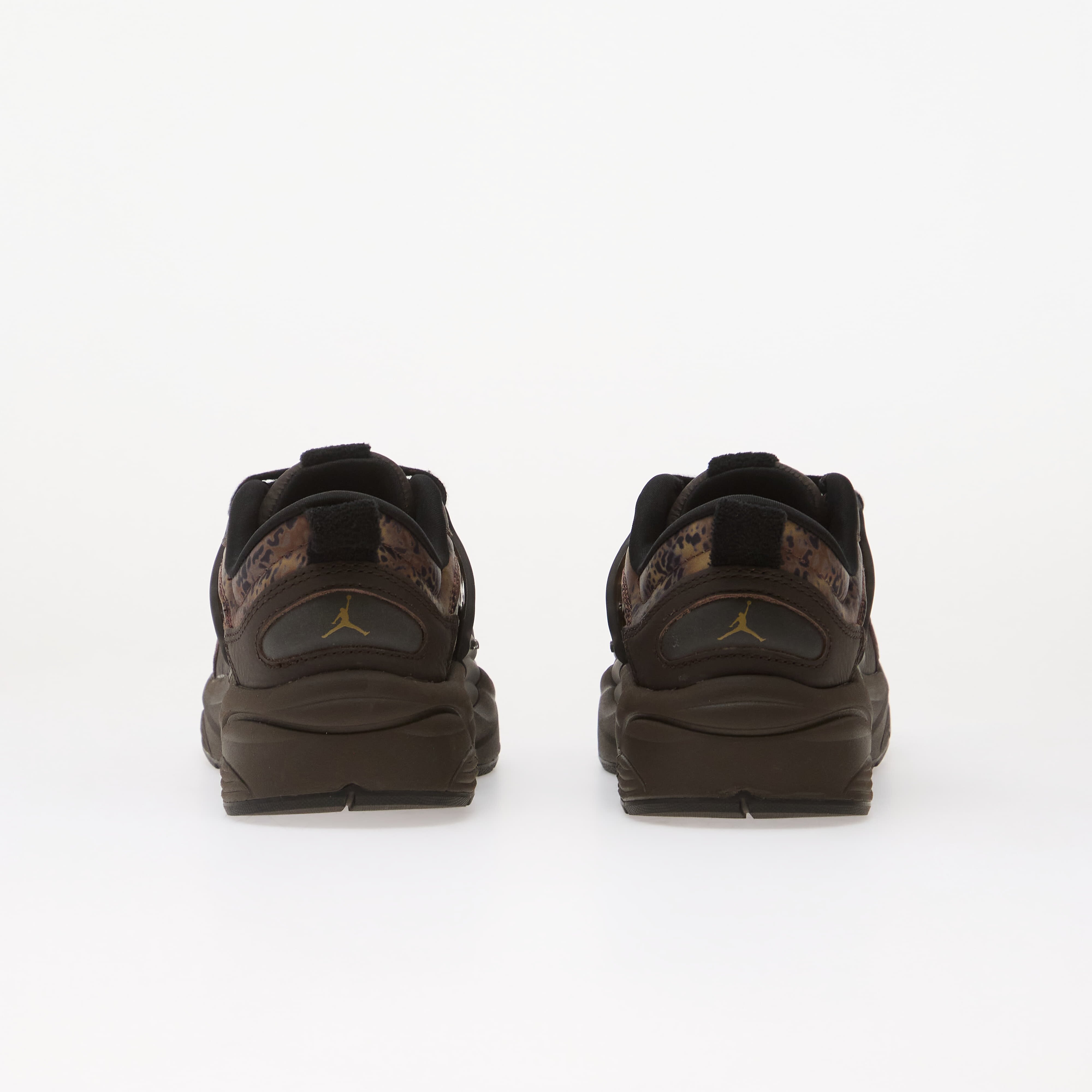 Jordan Сникърси Trunner O/S SE Black/ Cacao Wow-Velvet Brown