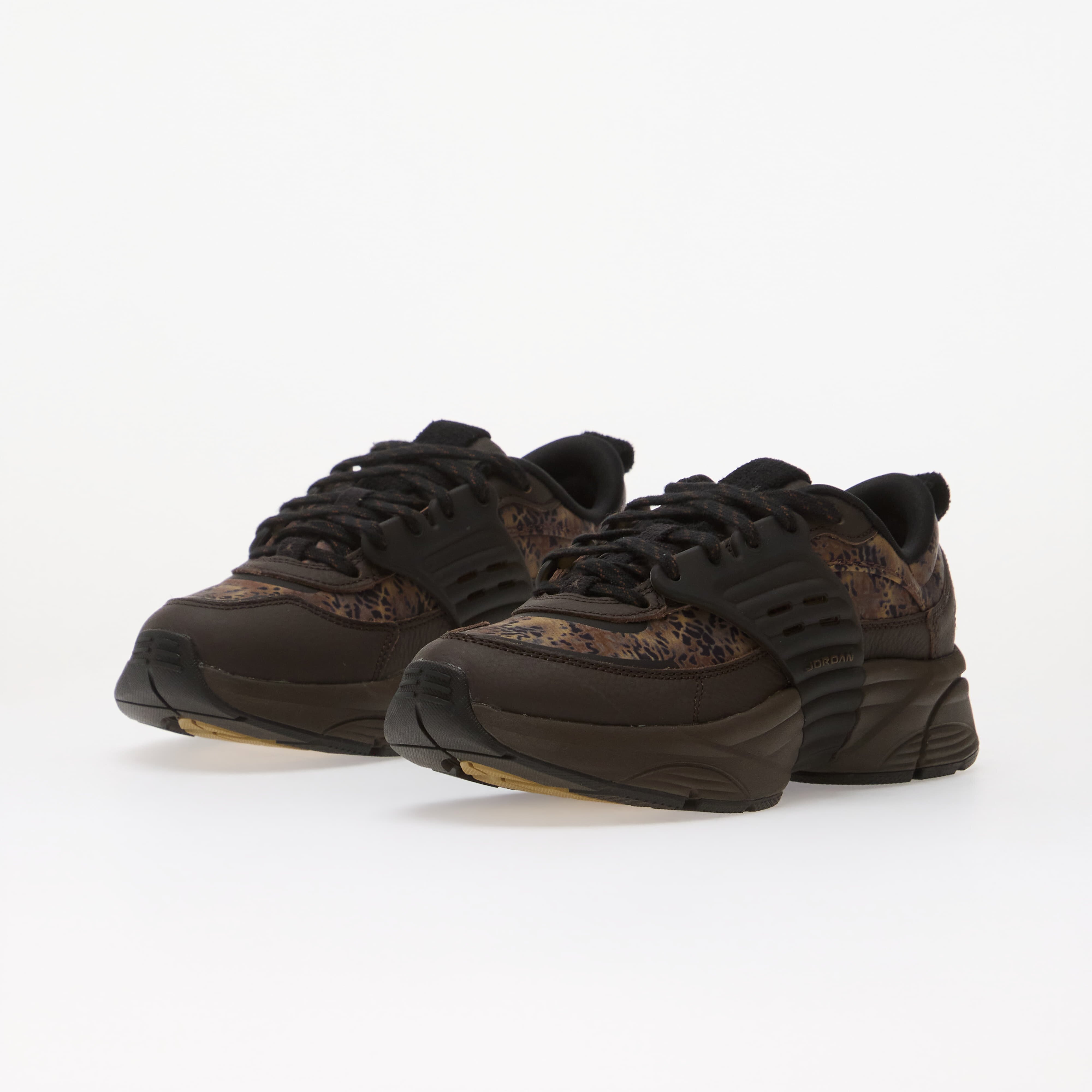 Jordan Сникърси Trunner O/S SE Black/ Cacao Wow-Velvet Brown