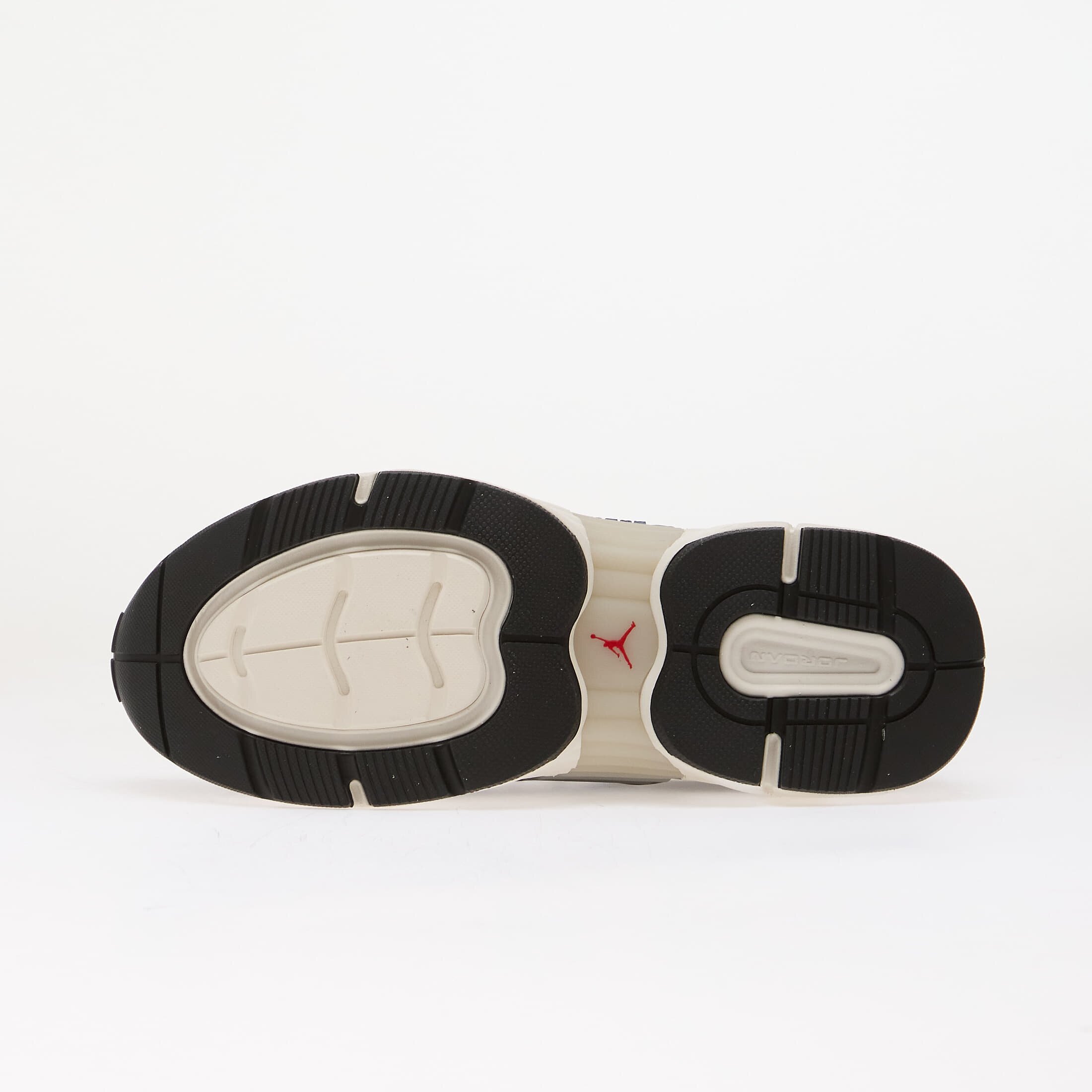 Jordan Сникърси Trunner O/S SE Off Noir/ University Red-Phantom