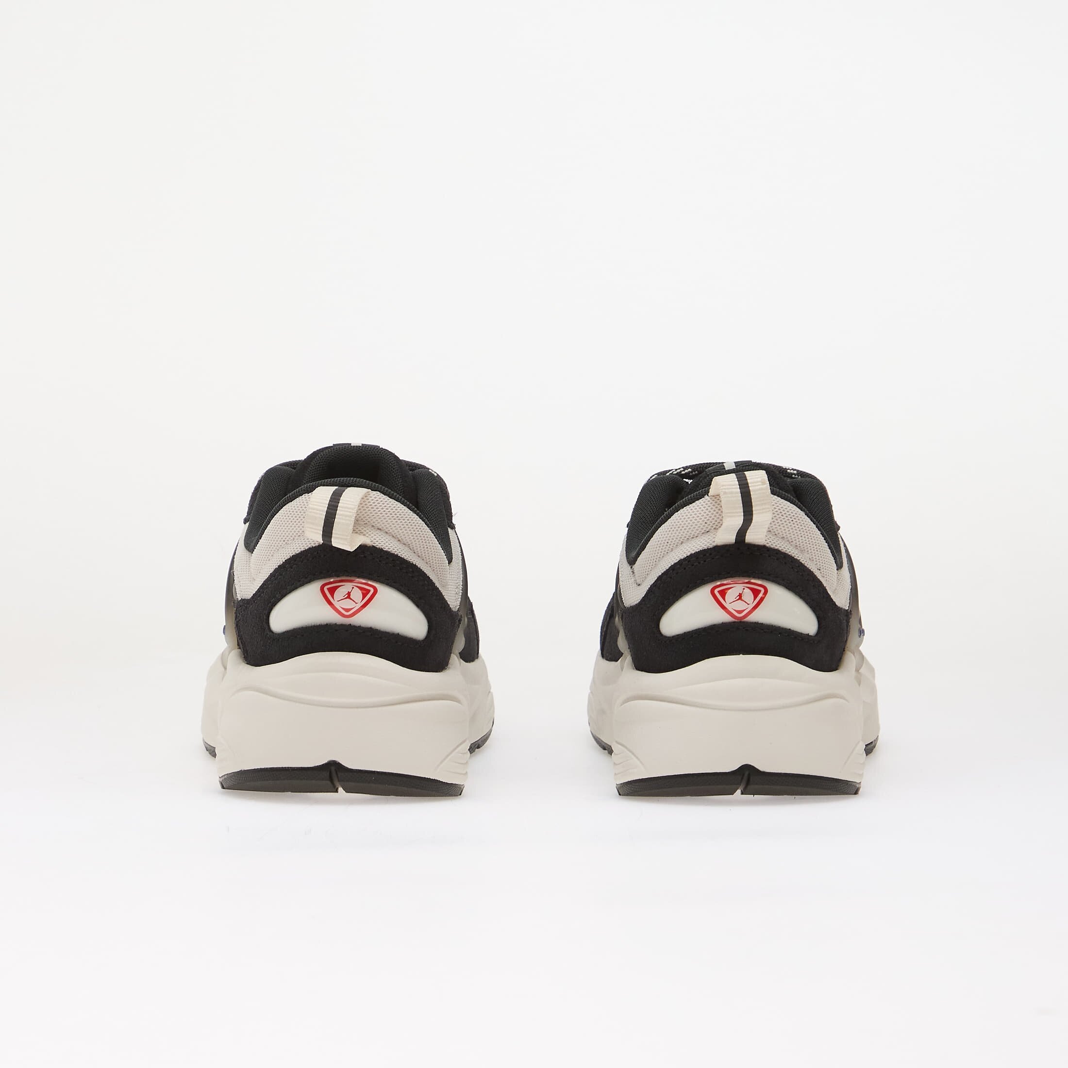 Jordan Сникърси Trunner O/S SE Off Noir/ University Red-Phantom