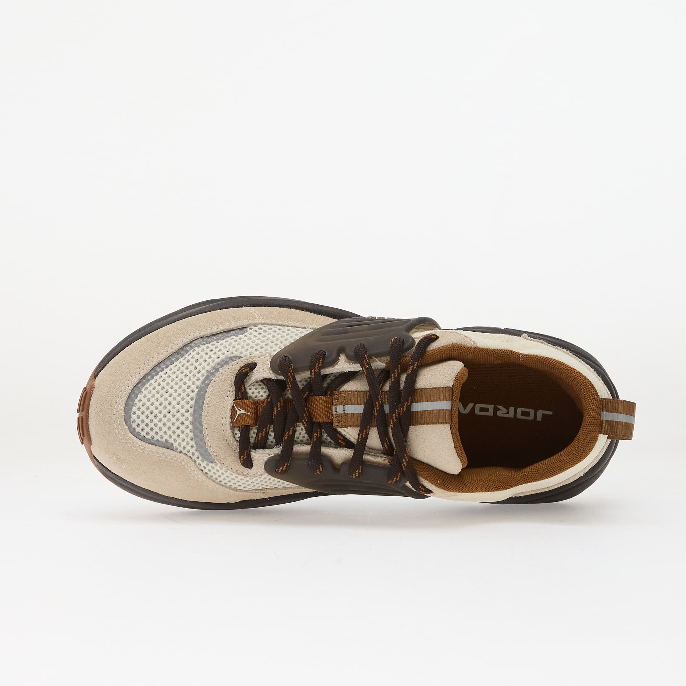 Jordan Сникърси Trunner O/S Soft Pearl/ Lt British Tan-Shadow Brown