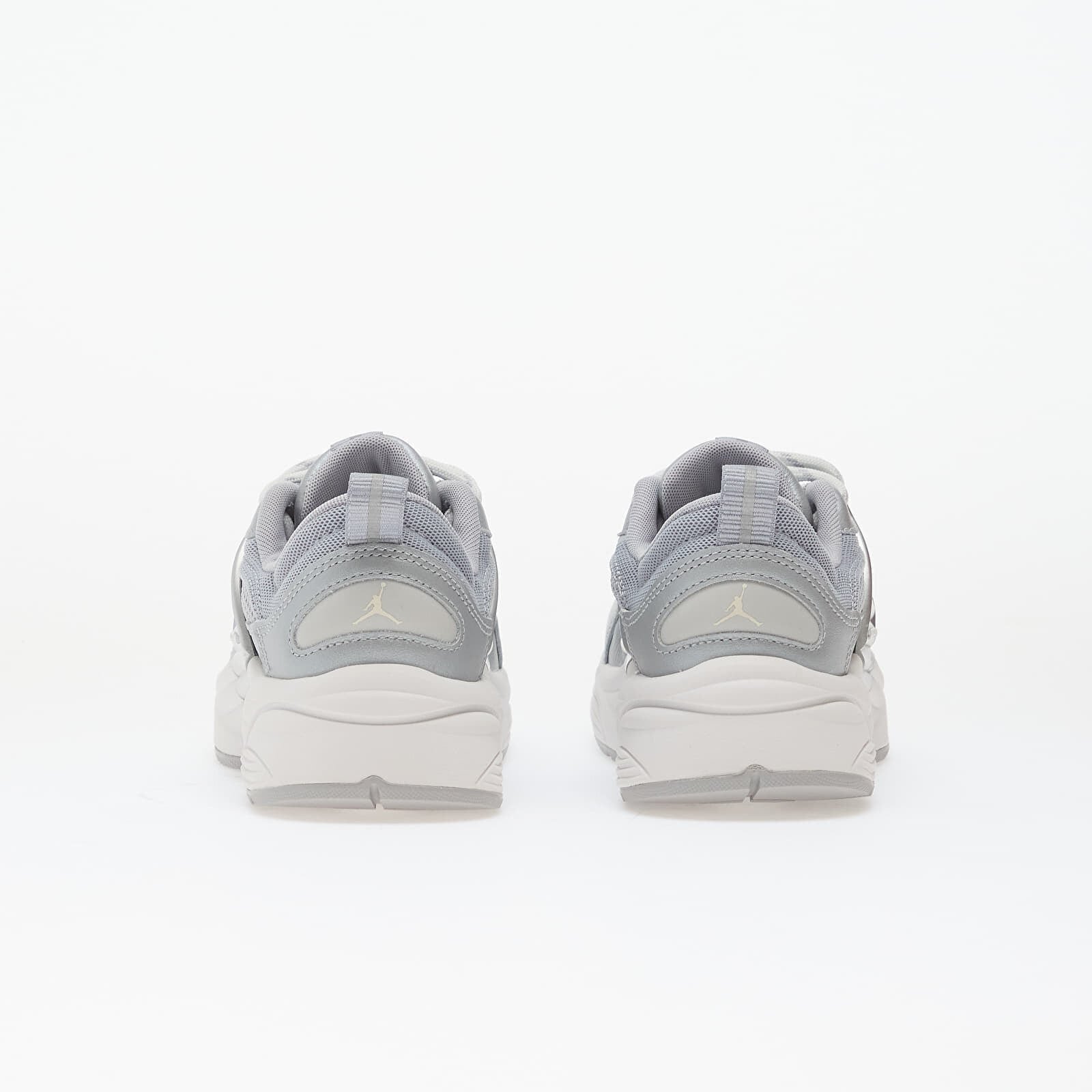 Jordan Сникърси Trunner O/S Swan/ Summit White-Wolf Grey
